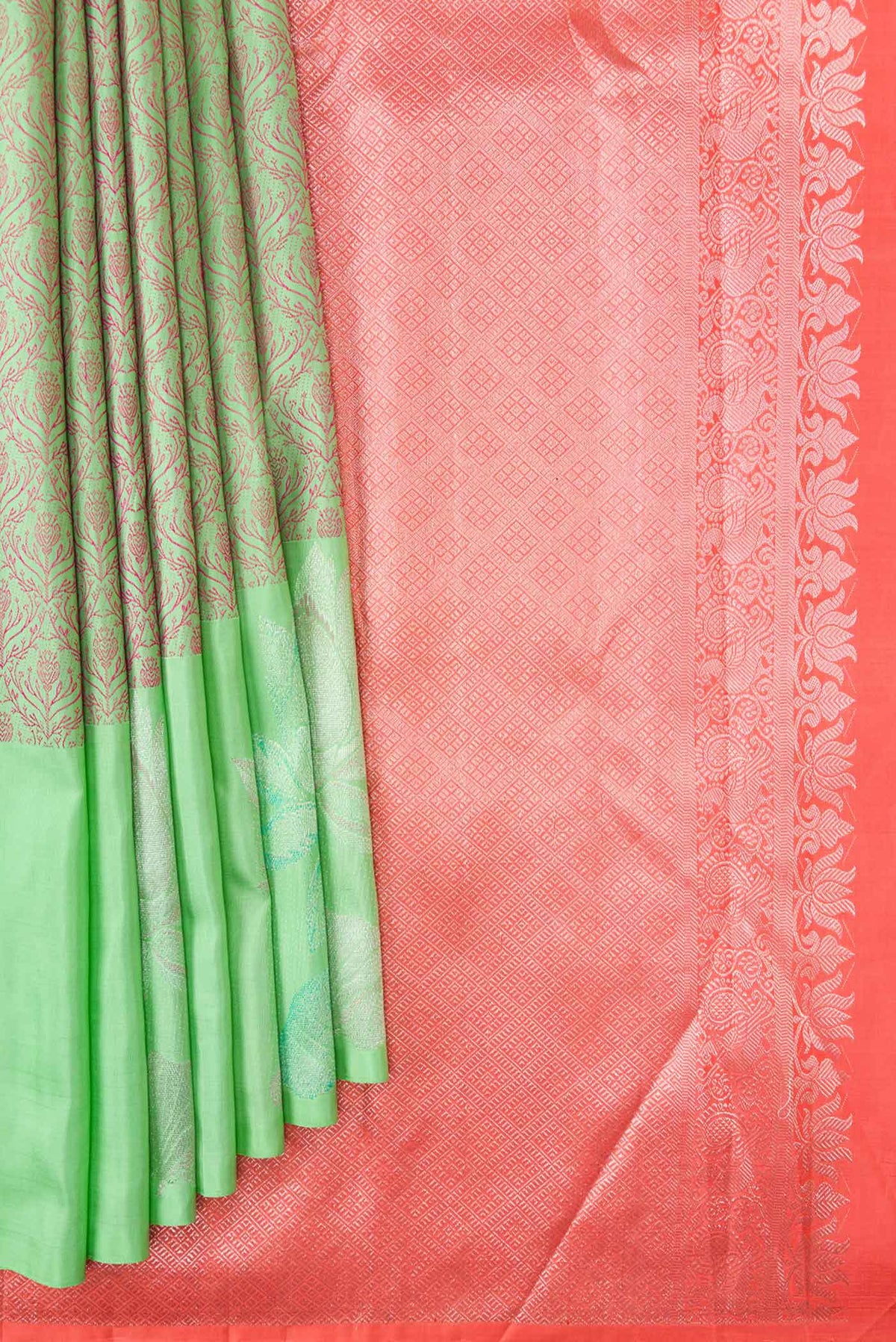 Pleats and pallu of Parrot Green Dual Tone Kanchipuram Silk Saree with Jacquard design on the body and Fancy Border