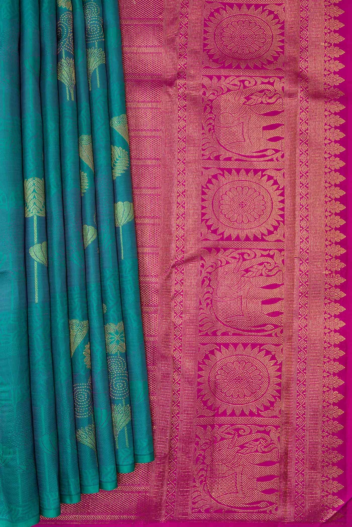 Pleats and pallu of Sea Green Dual Tone Kanchipuram Silk Saree with Jacquard With Zari Butta on the body and Without Border
