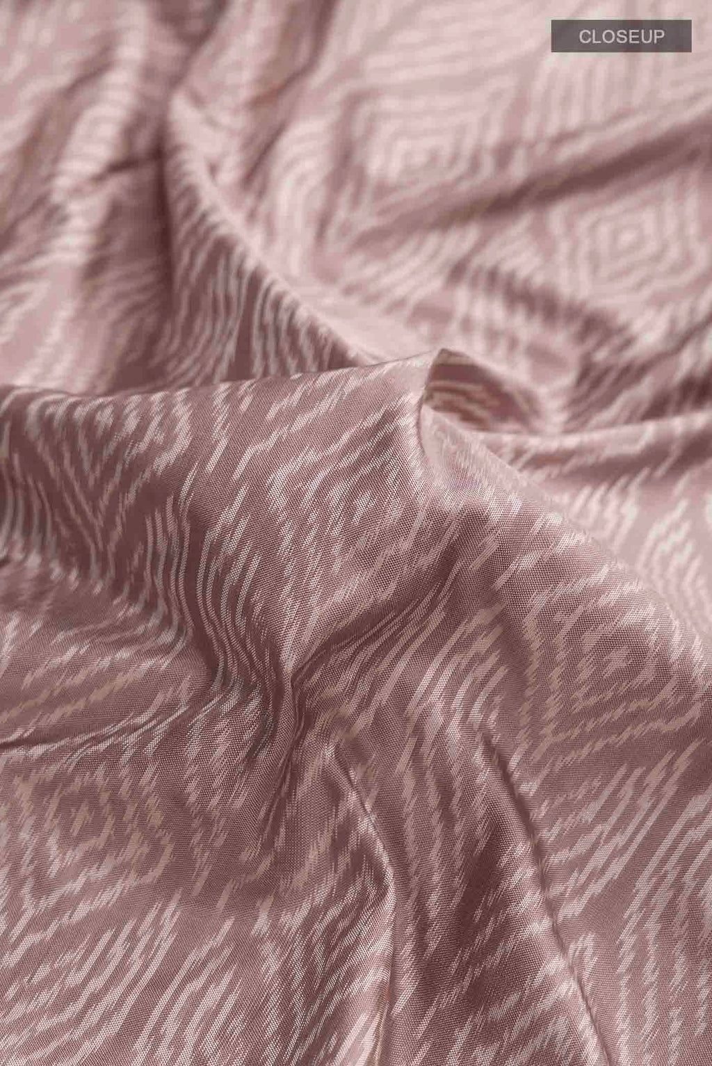 Close up of Mauve Pochampally Silk Saree with Pure Ikat on the body and Zari Border displaying folds