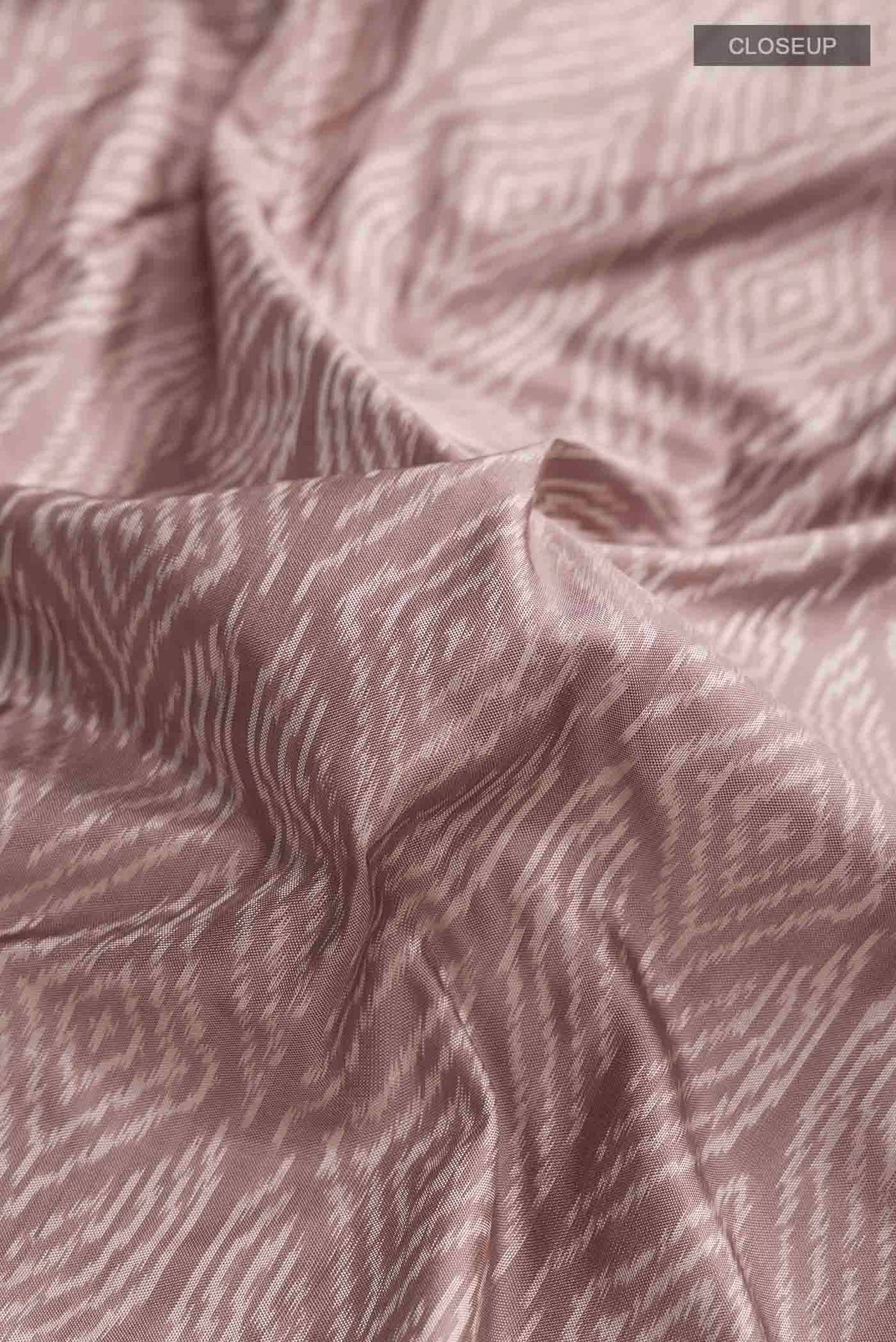 Close up of Mauve Pochampally Silk Saree with Pure Ikat on the body and Zari Border displaying folds