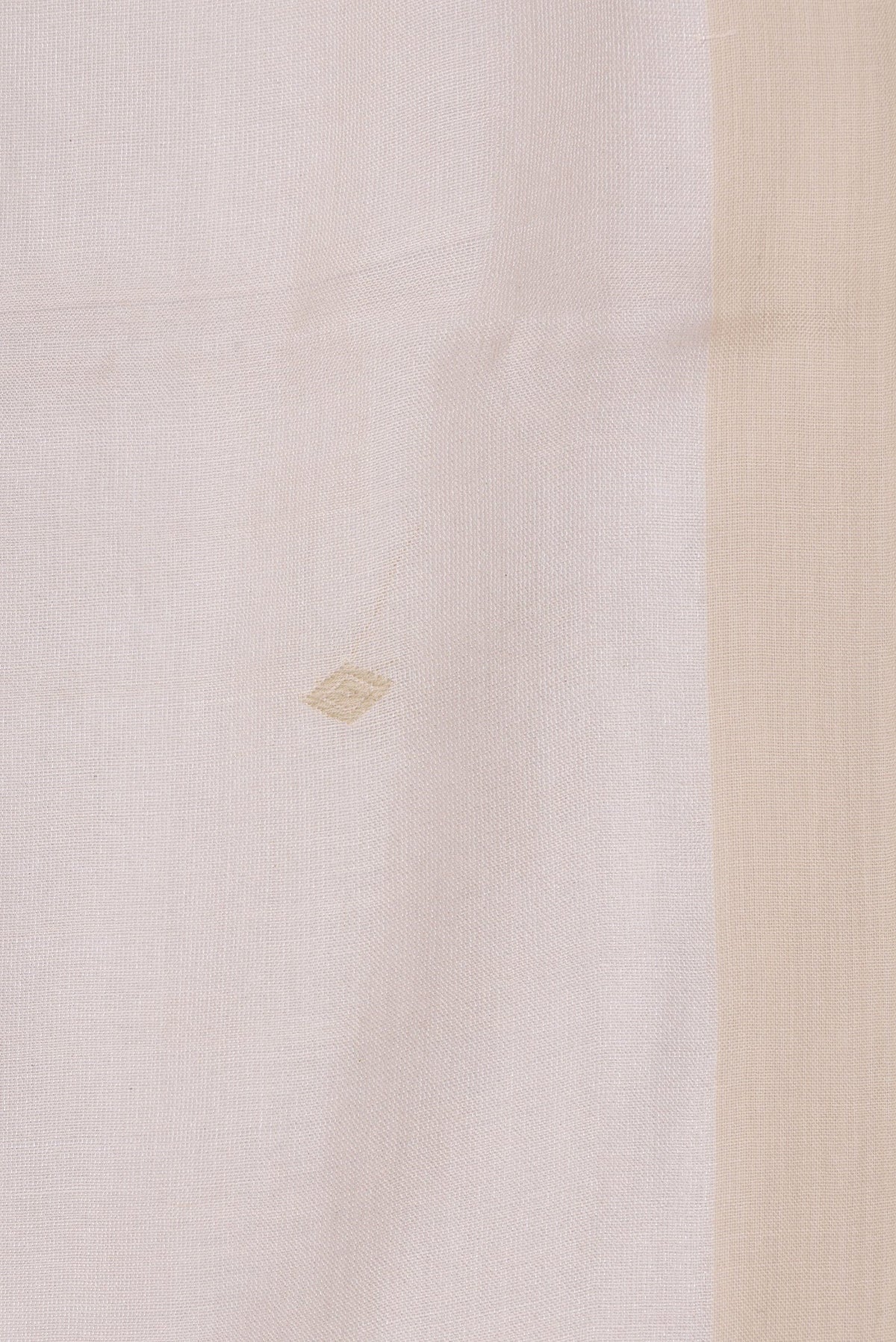 Border image of Rose Gold Dual Tone Tussar Silk Saree with Zari Butta on the body and Plain Border. 