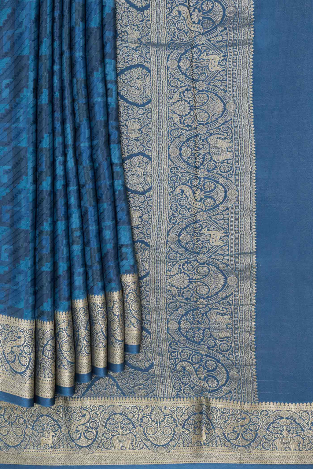 Pleats and pallu of Blue Dual Tone Mysore Crepe Saree with Printed design on the body and Zari Border