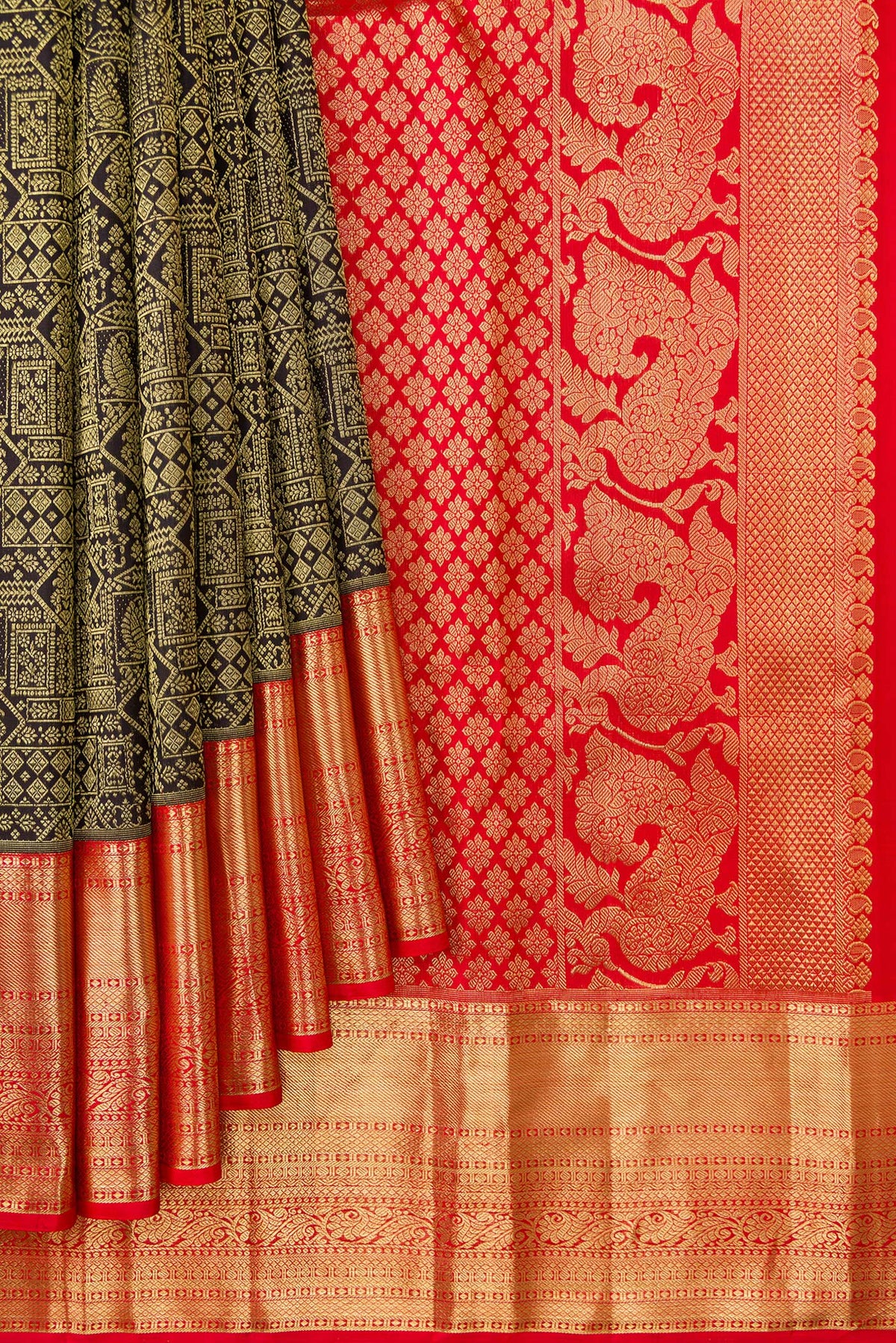 Pleats and pallu of Black Kanjivaram Silk Saree with Zari Brocade on the body and Zari Border. 