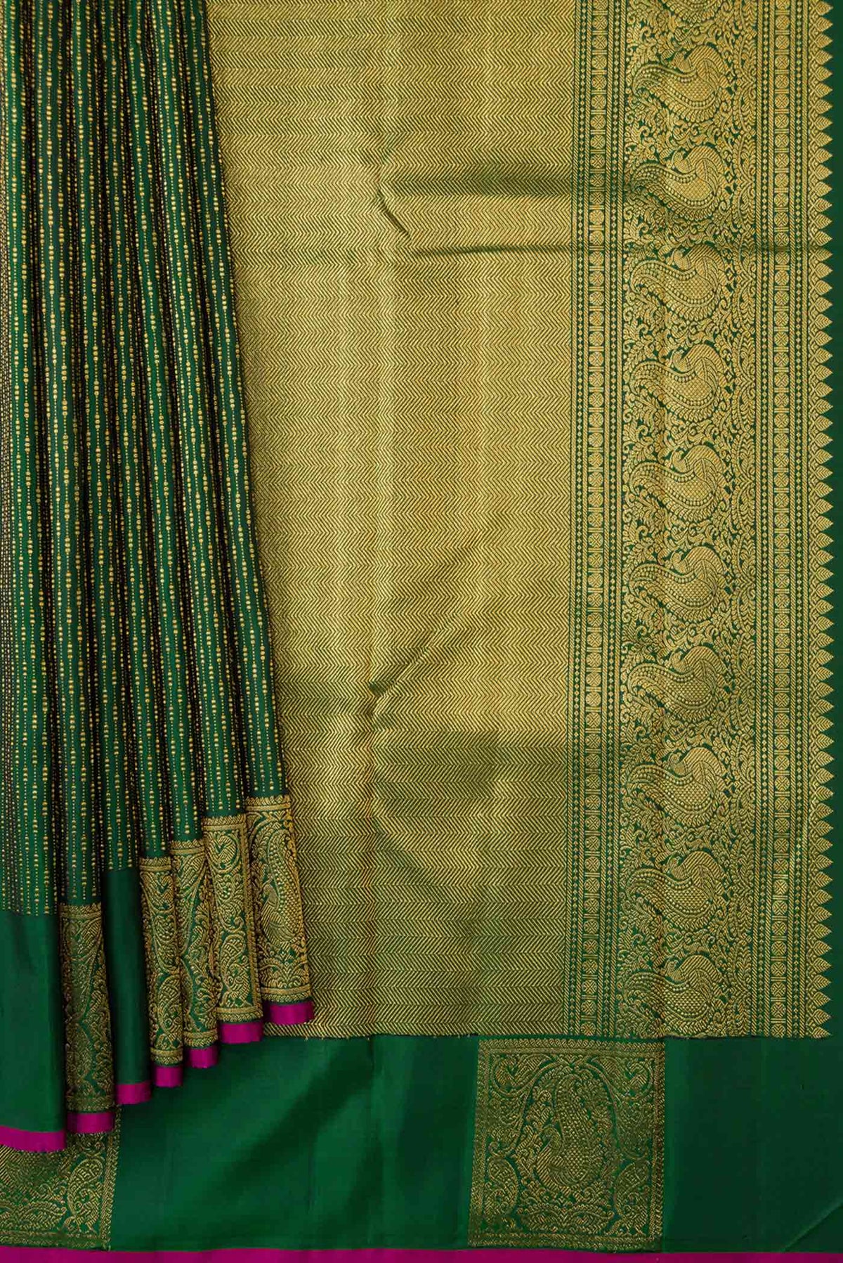 Pleats and pallu of Green Dual Tone Kanchipuram Silk Saree with Stripes on the body and Fancy Border