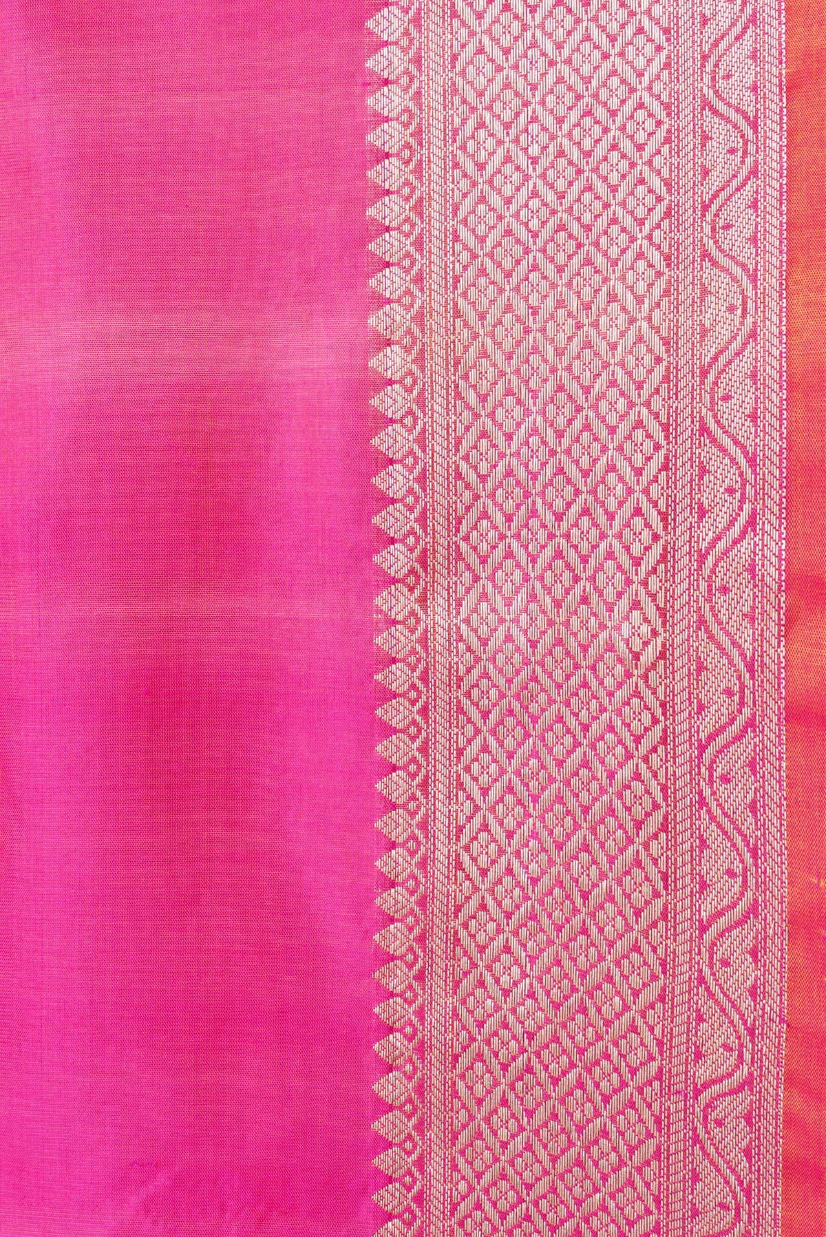 Border image of Pink Dual Tone Banarasi Silk Saree with Zari Butta on the body and Zari Border. 