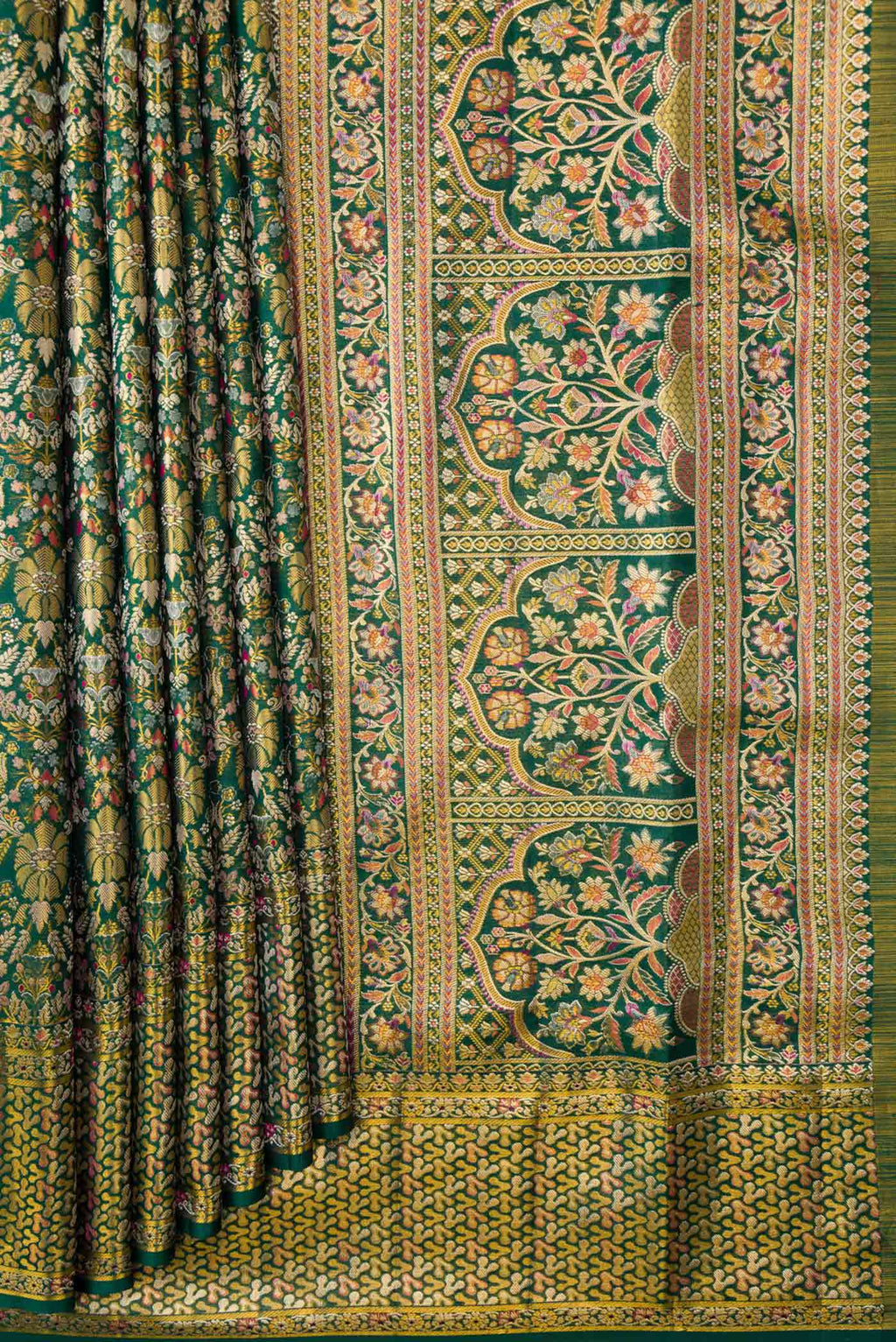 Pleats and pallu of Green Dual Tone Kanchipuram Tissue Silk Saree with Zari Brocade on the body and Zari Border