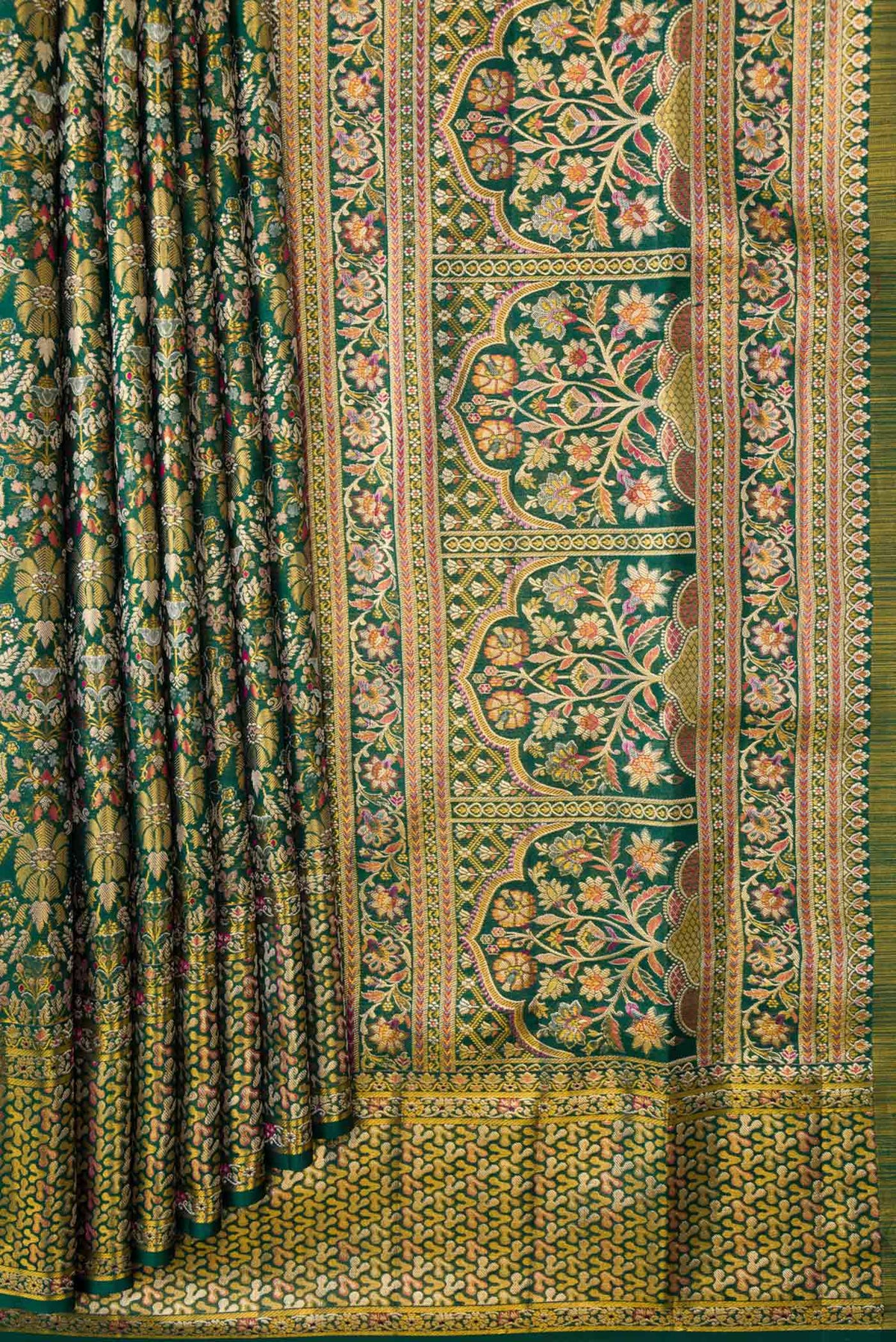 Pleats and pallu of Green Dual Tone Kanchipuram Tissue Silk Saree with Zari Brocade on the body and Zari Border
