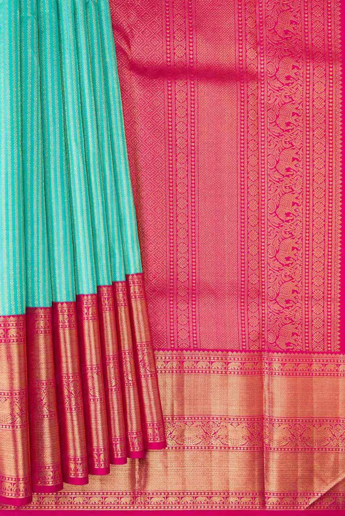 Pleats and pallu of Sea Green Dual Tone Kanchipuram Silk Saree with Zari Brocade on the body and Zari Border. 