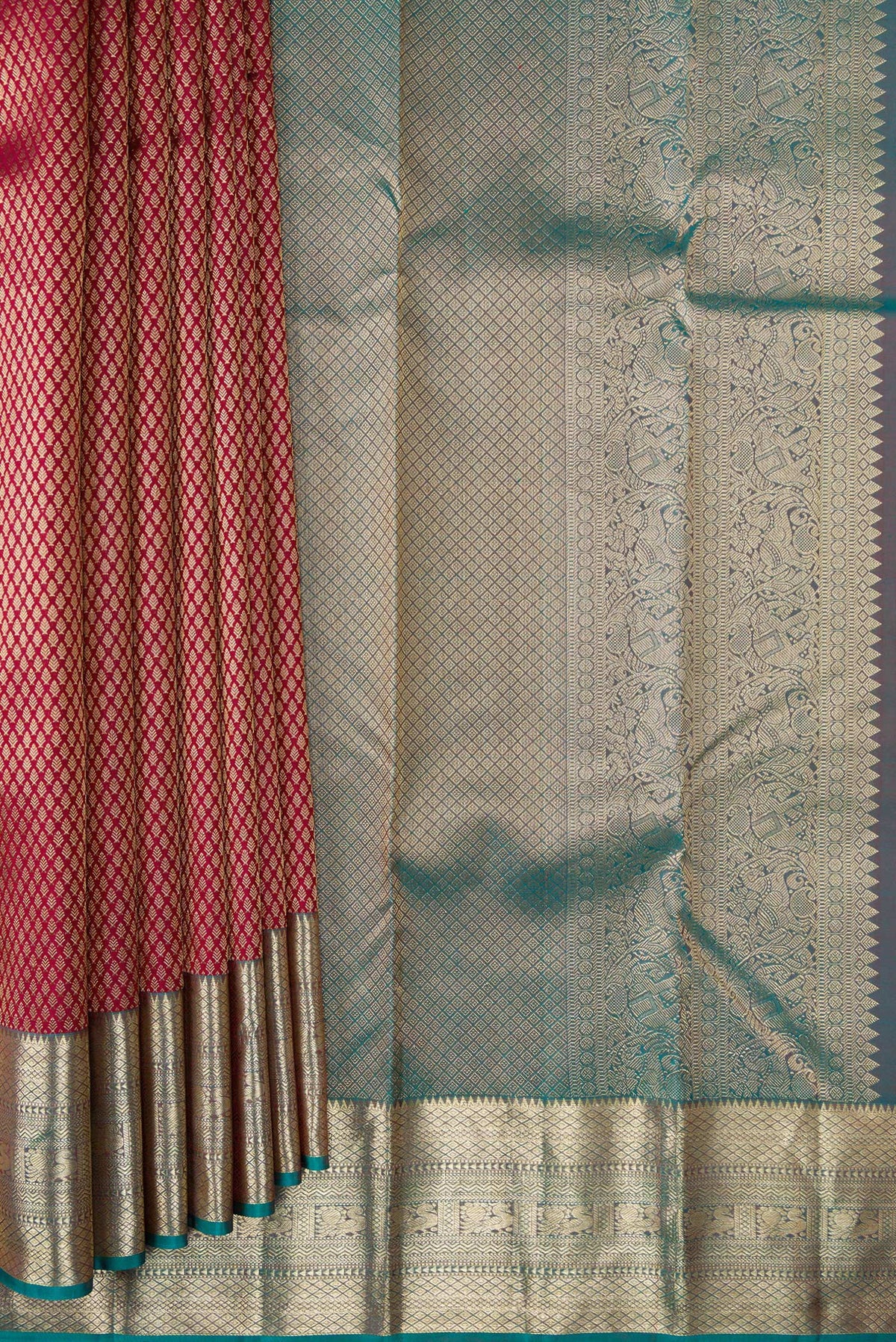 Pleats and pallu of Maroon Dual Tone Kanjivaram Silk Saree with Zari Brocade on the body and Zari Border. 