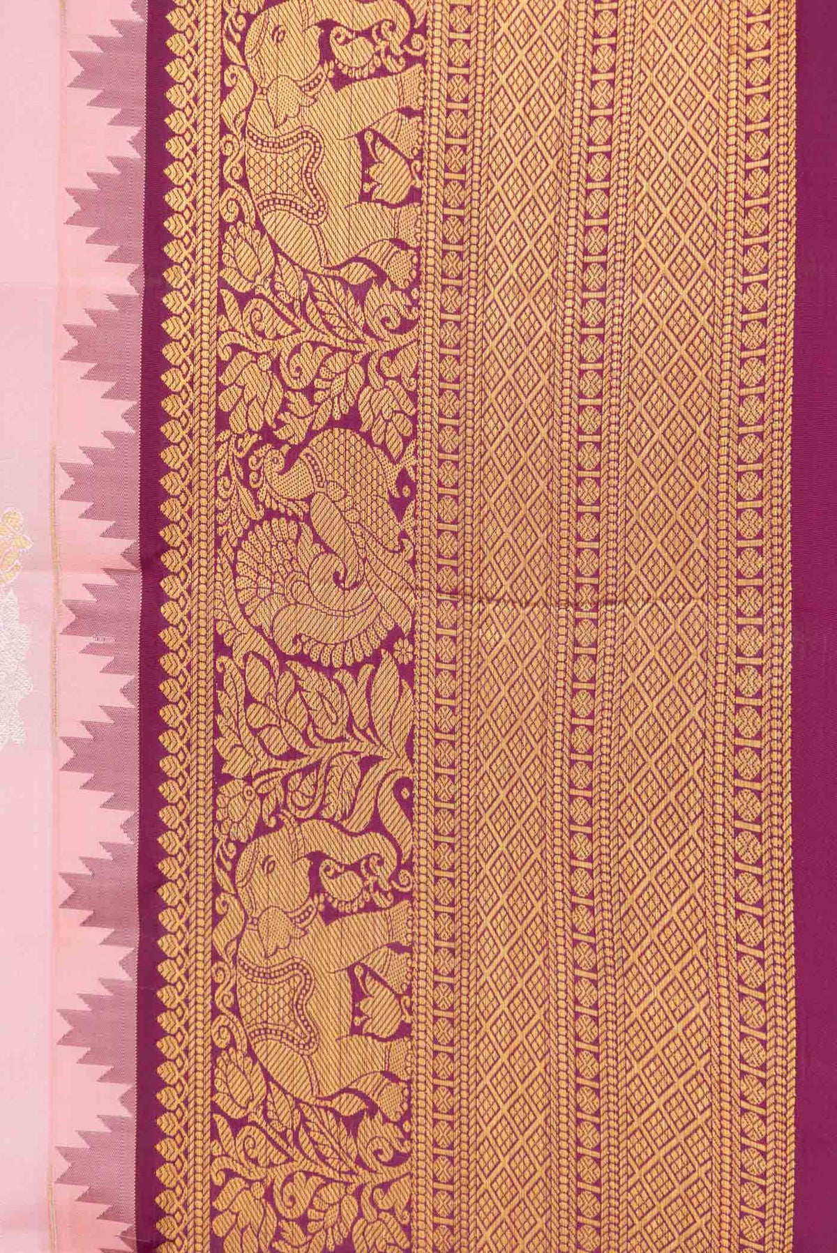 Border image of Pink Dual Tone Kanchipuram Saree with Zari Butta on the body and Zari Border