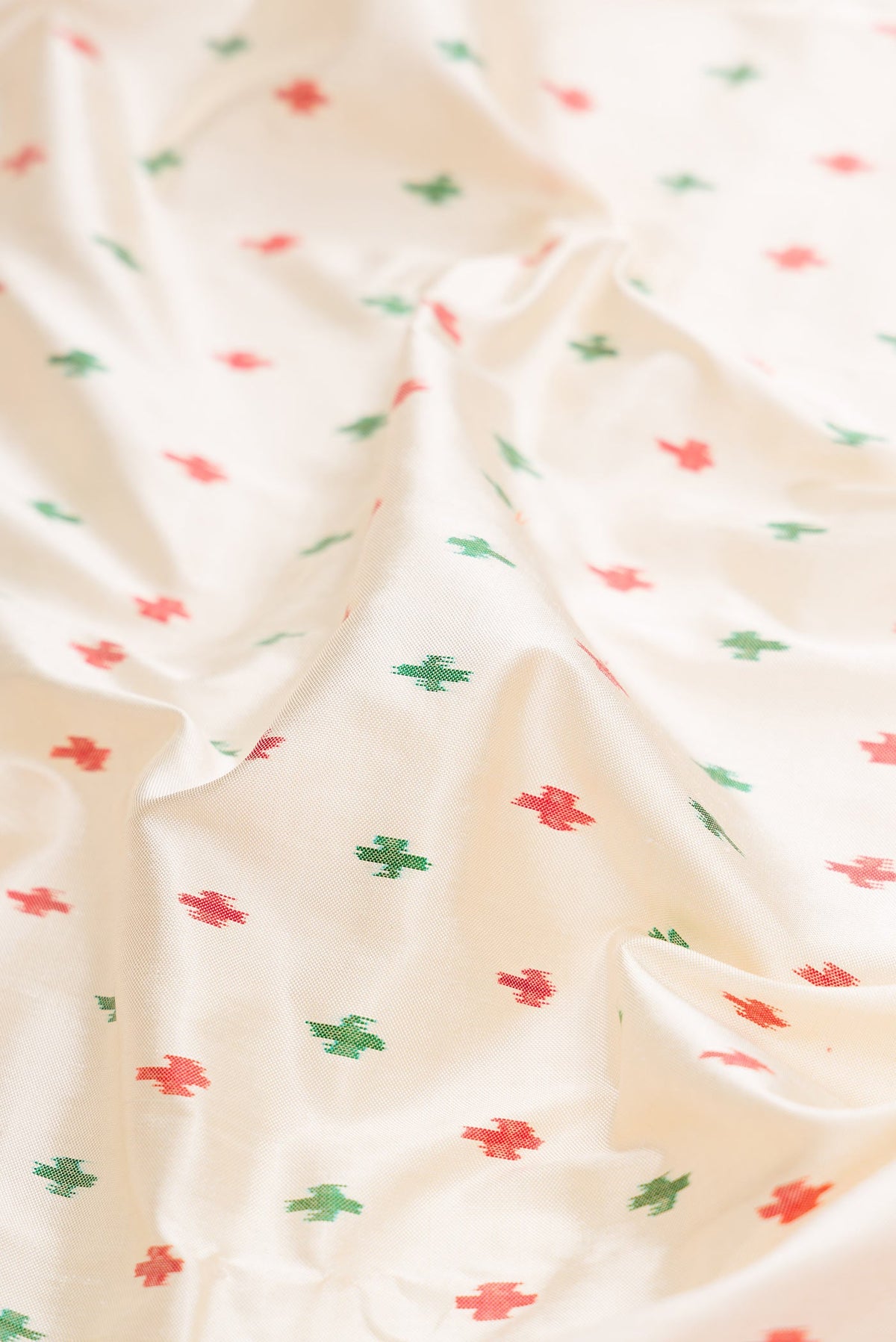 Close up of Off White Dual Tone Double Ikat Saree with Ikat Print on the body and Ikat Border displaying folds