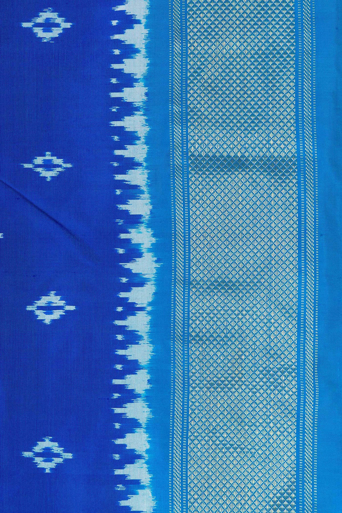 Border image of Peacock Blue Dual Tone Double Ikat Nine Yards Saree with Ikat Print on the body and Zari Border. 