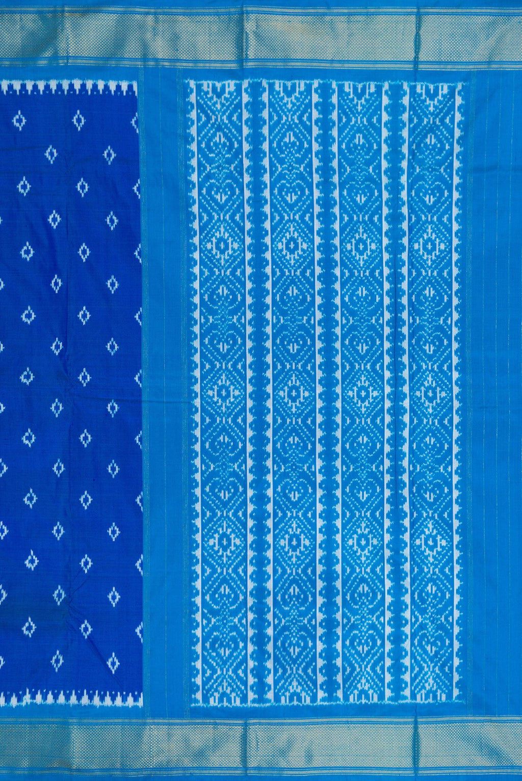 Close up image of the pallu of Peacock Blue Dual Tone Double Ikat Nine Yards Saree with Ikat Print on the body and Zari Border. 