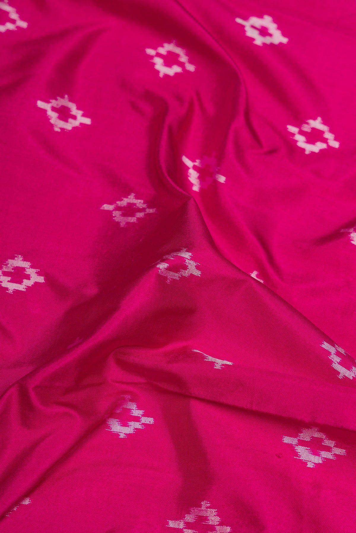 Close up of Pink Dual Tone Double Ikat Nine Yards Saree with Ikat Print on the body and Zari Border.  displaying folds