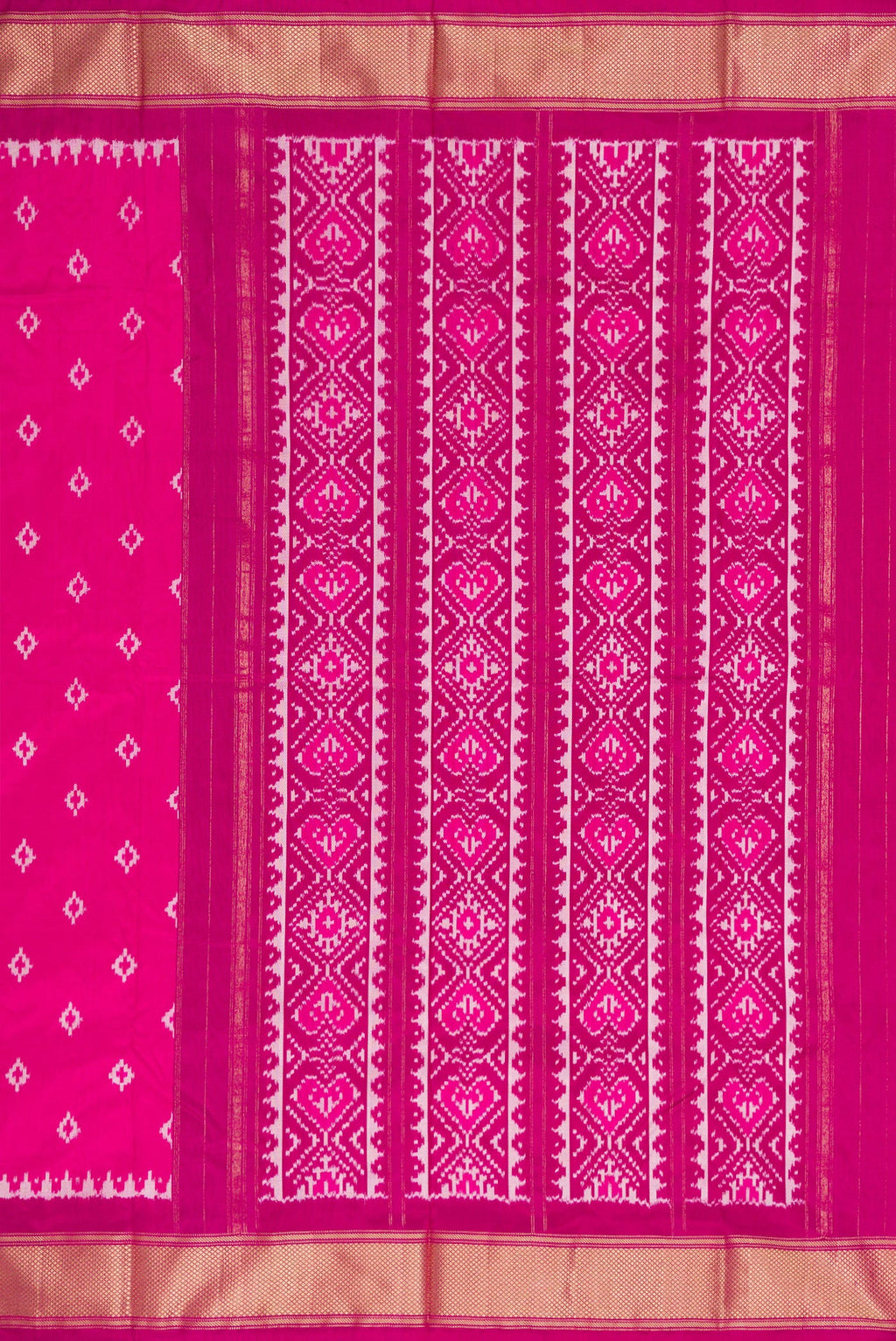 Close up image of the pallu of Pink Dual Tone Double Ikat Nine Yards Saree with Ikat Print on the body and Zari Border. 