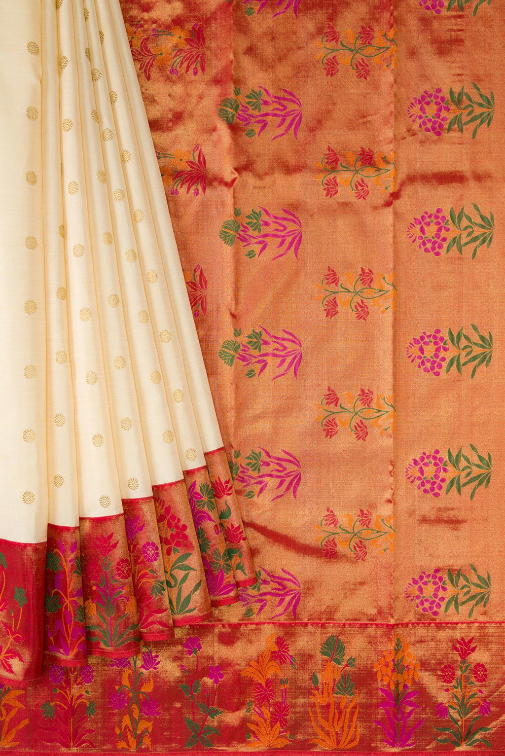 Pleats and pallu of Pure Silk Pure Zari Off White Dual Tone Kanjivaram Saree with Zari Butta on the body and Fancy Border. 