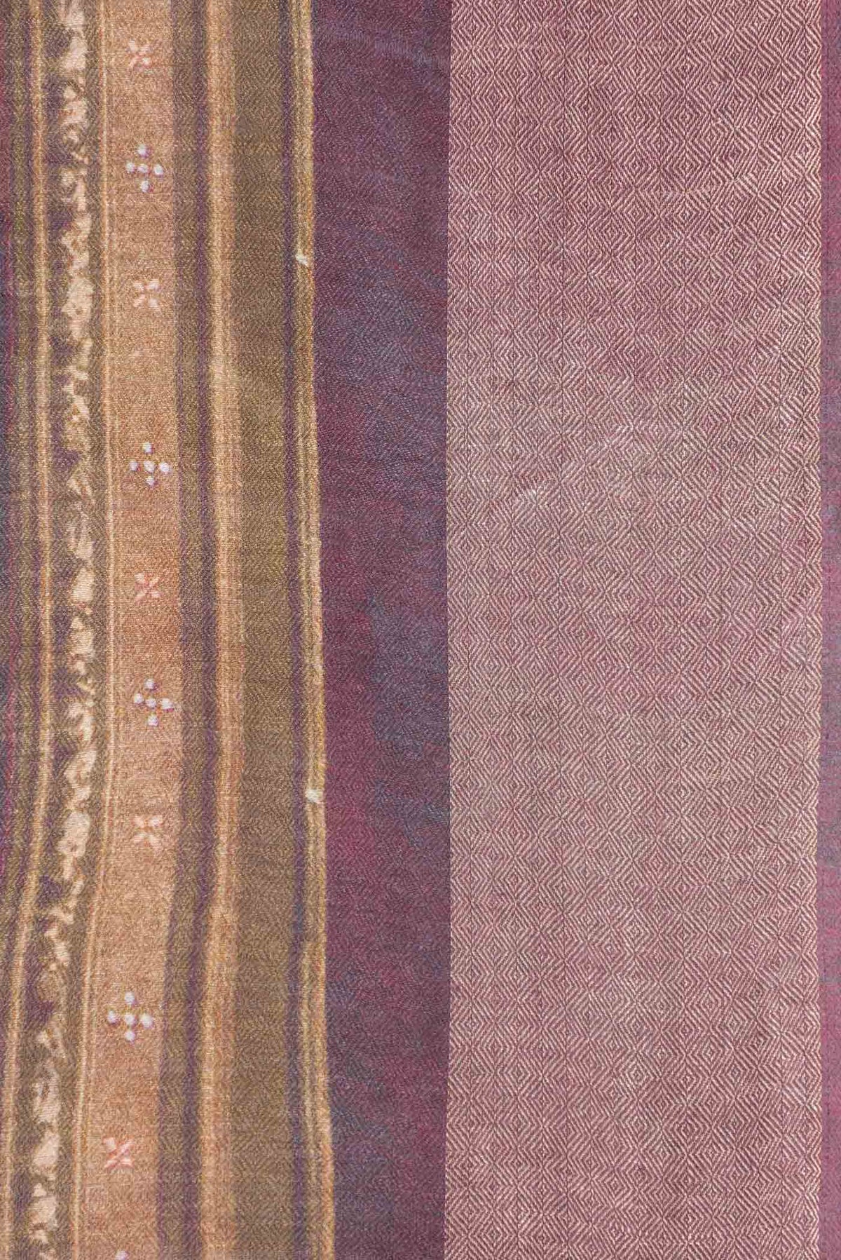 Border image of Grey Dual Tone Tussar Saree with Printed design on the body and Zari Border