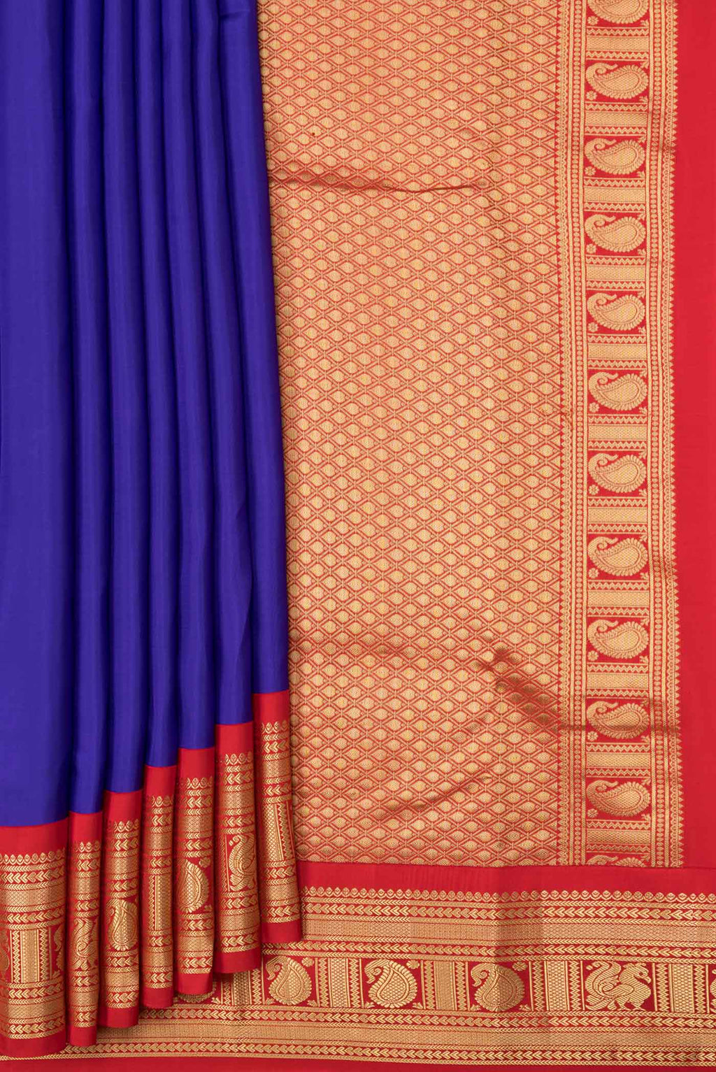 Pleats and pallu of Royal Blue Dual Tone Kanchipuram Saree with Plain Body and Zari Border. 