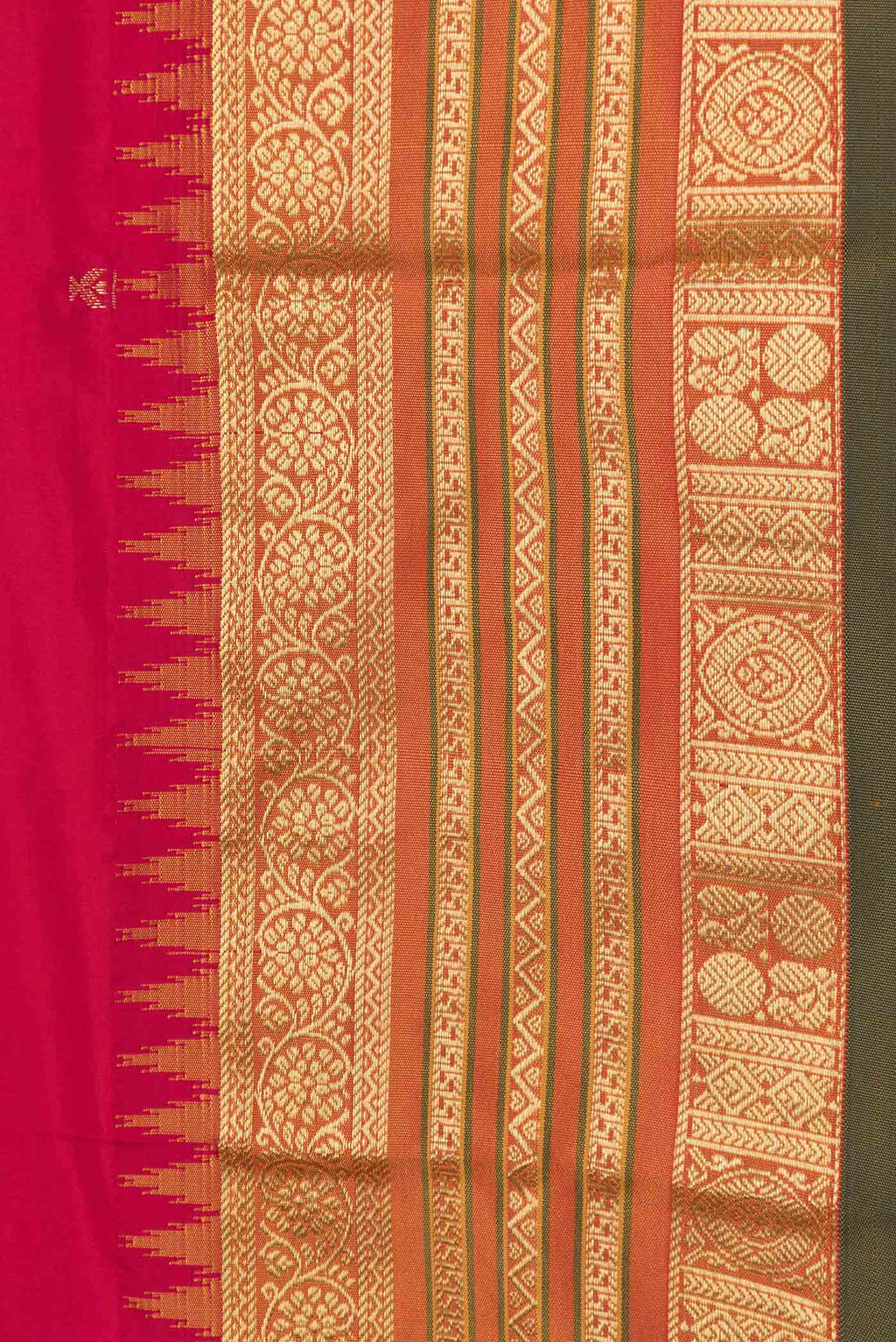 Border image of Pink Bangalore Silk Saree with Zari Butta on the body and Zari Border