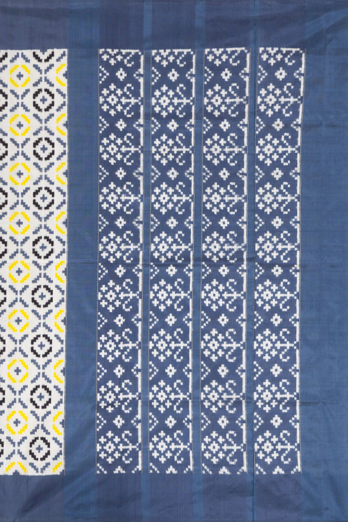 Close up image of the pallu of Off White Dual Tone Double Ikat Saree with Ikat Print on the body and Plain Border. 
