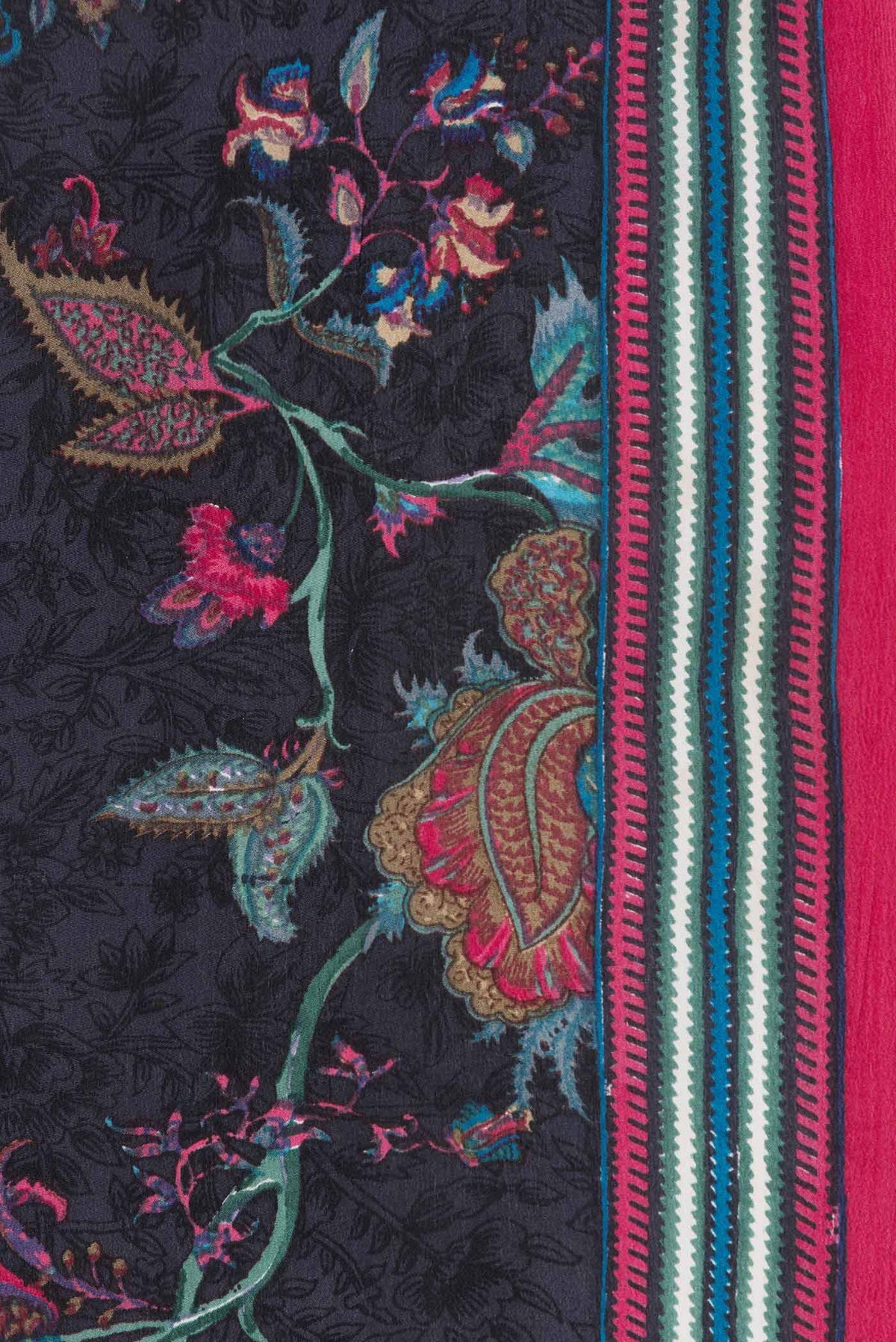 Border image of Grey Dual Tone Mysore Crepe Saree with Printed design on the body and Printed Border. 