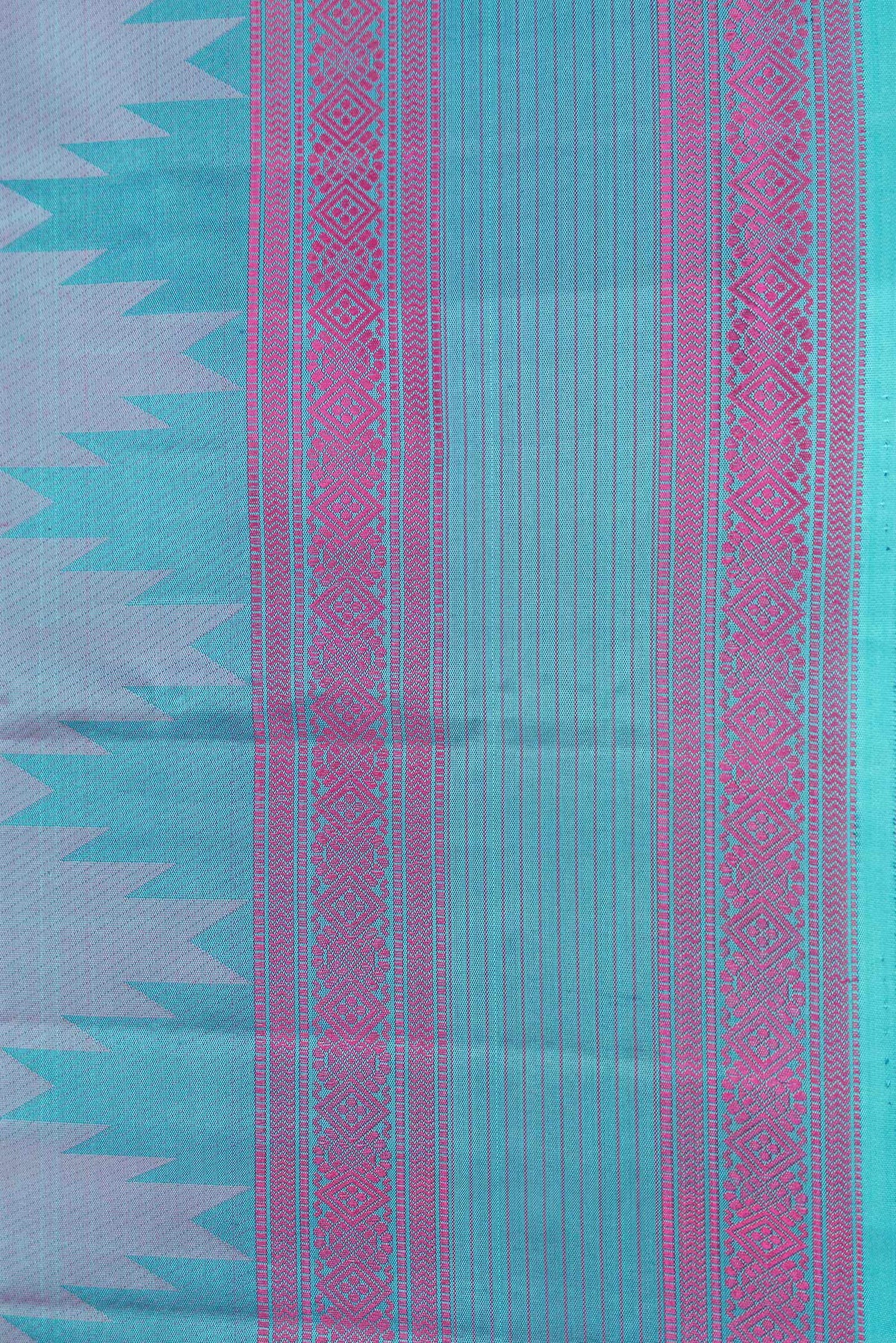 Border image of Peacock Blue Dual Tone Kanchipuram Silk Saree with Jacquard design on the body and Thread Border. 