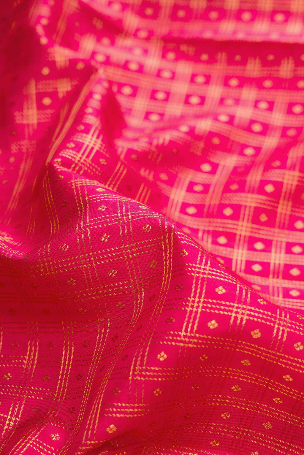 Close up of Dark Pink Dual Tone Kanjivaram Silk Saree with Zari Brocade on the body and Zari Border.  displaying folds