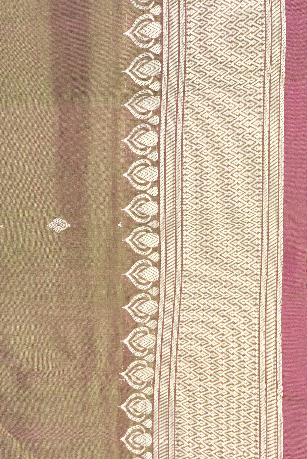 Border image of Mehandi Green Dual Tone Banarasi Silk Saree with Thread Butta on the body and Thread Border. 