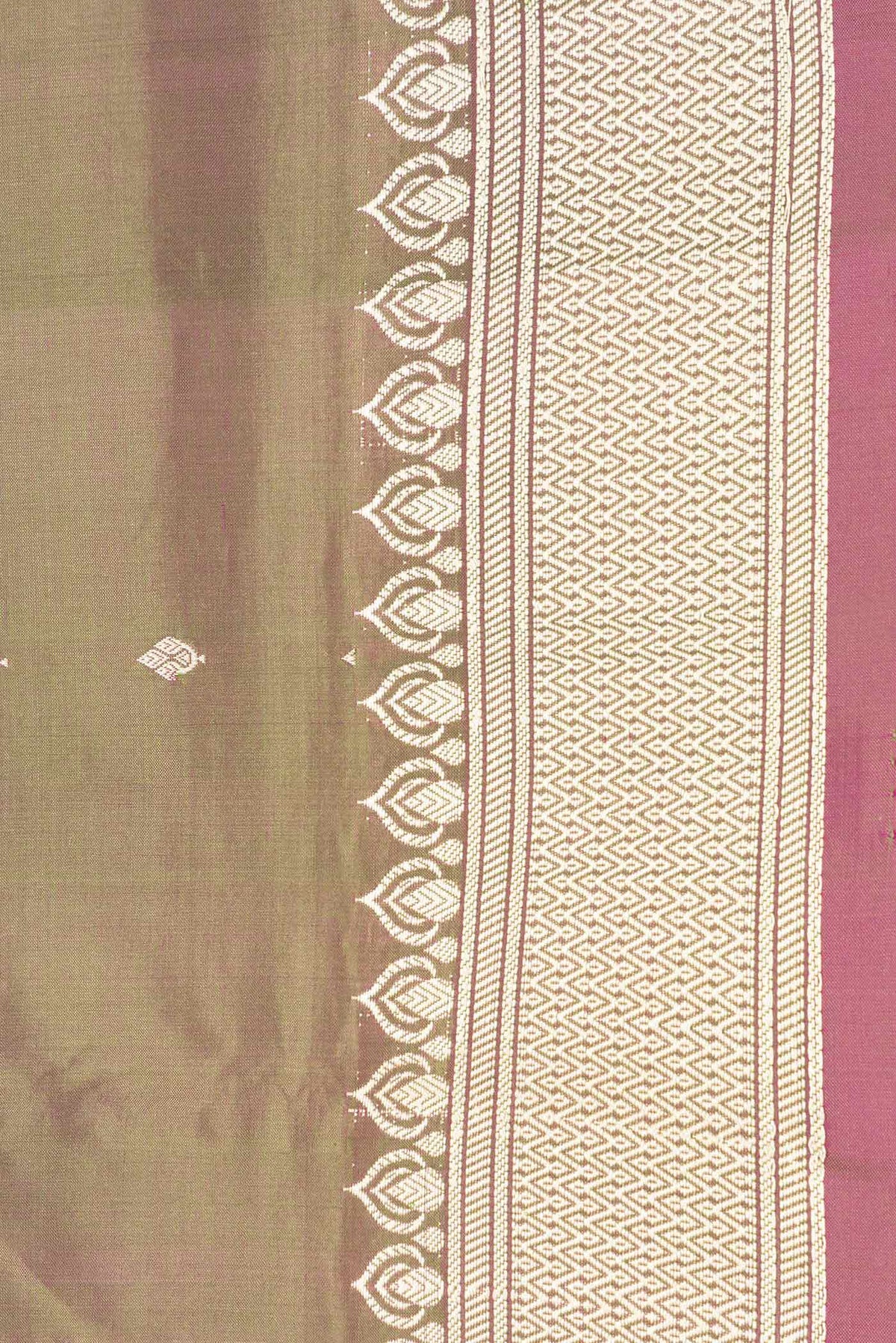 Border image of Mehandi Green Dual Tone Banarasi Silk Saree with Thread Butta on the body and Thread Border. 