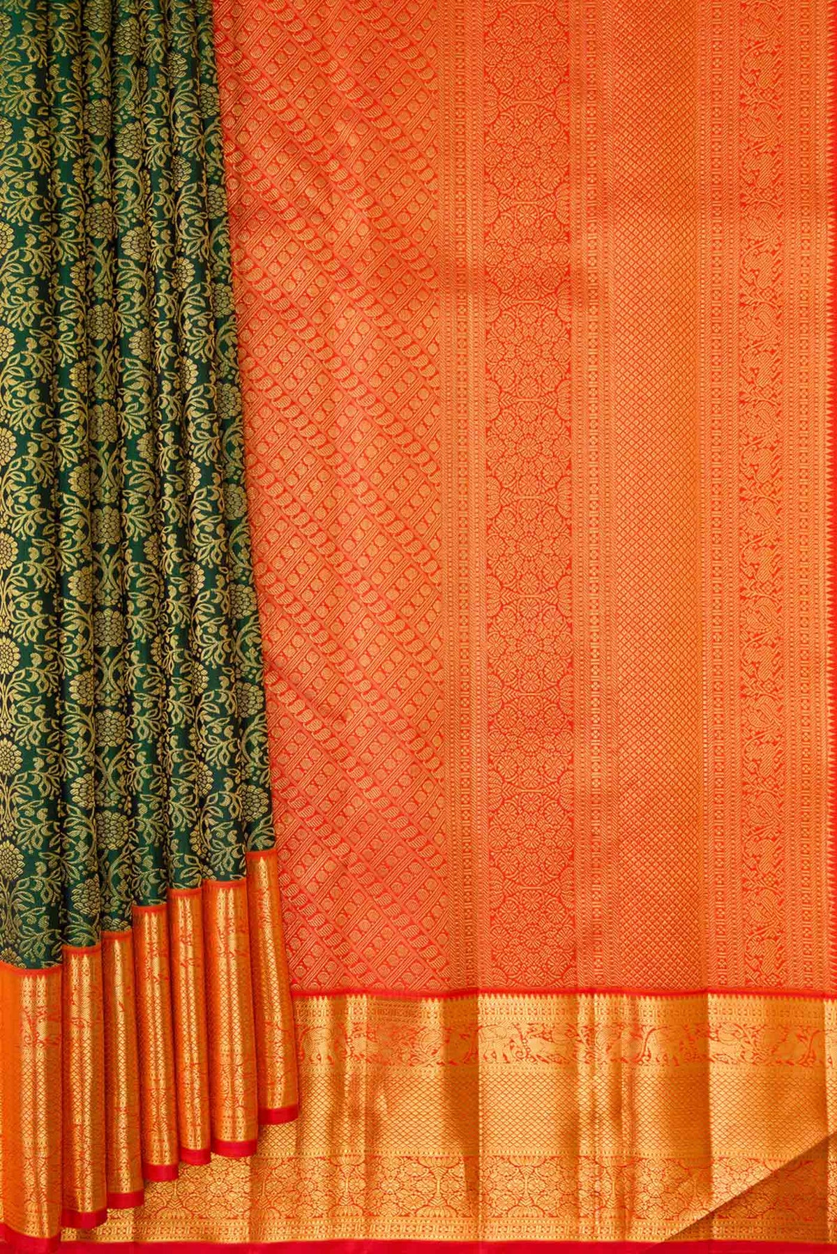 Pleats and pallu of Bottle Green Dual Tone Kanchipuram Silk Saree with Zari Brocade on the body and Zari Border. 