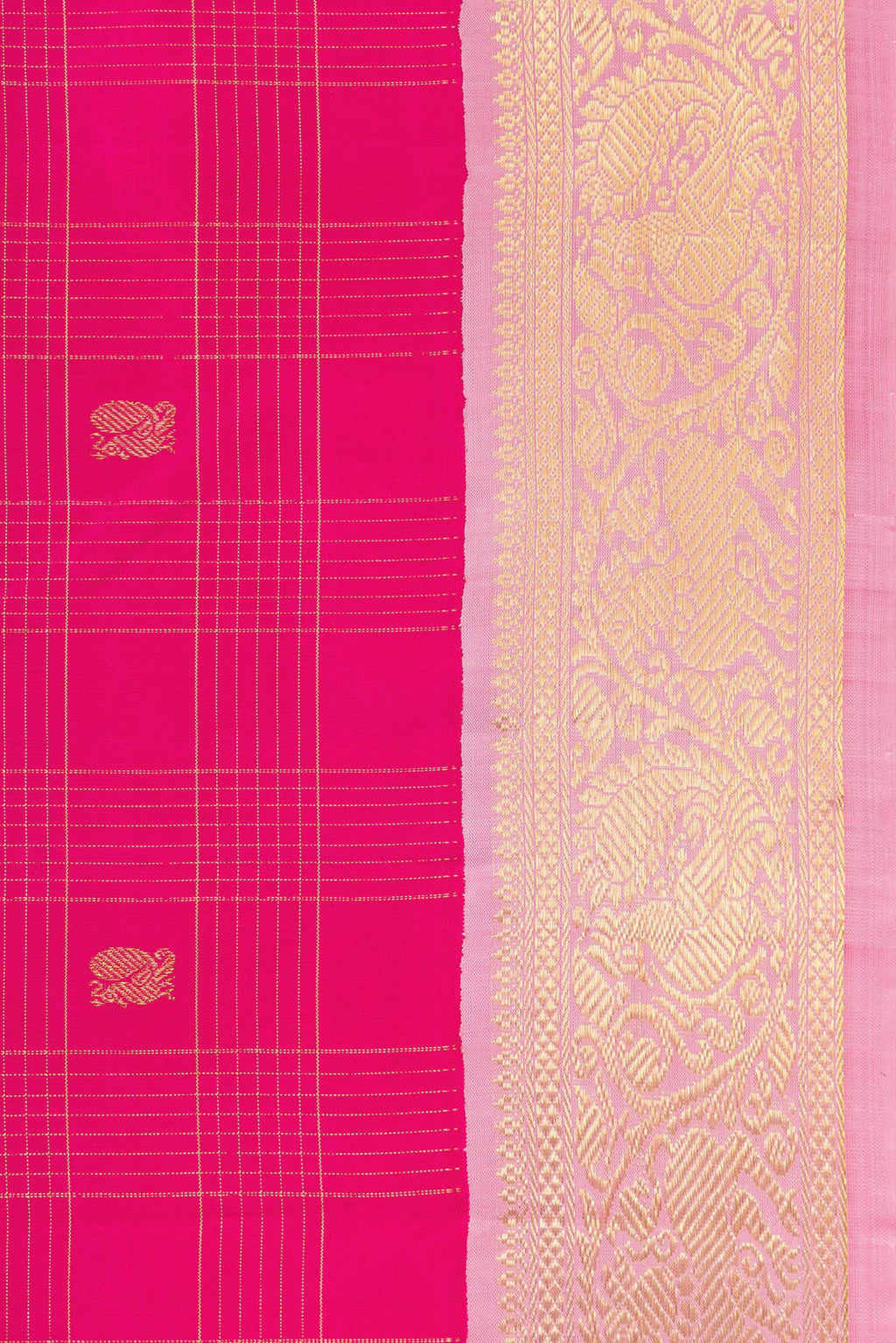 Border image of Dark Pink Dual Tone Kanchipuram Silk Saree with Zari Butta on the body and Zari Border. 