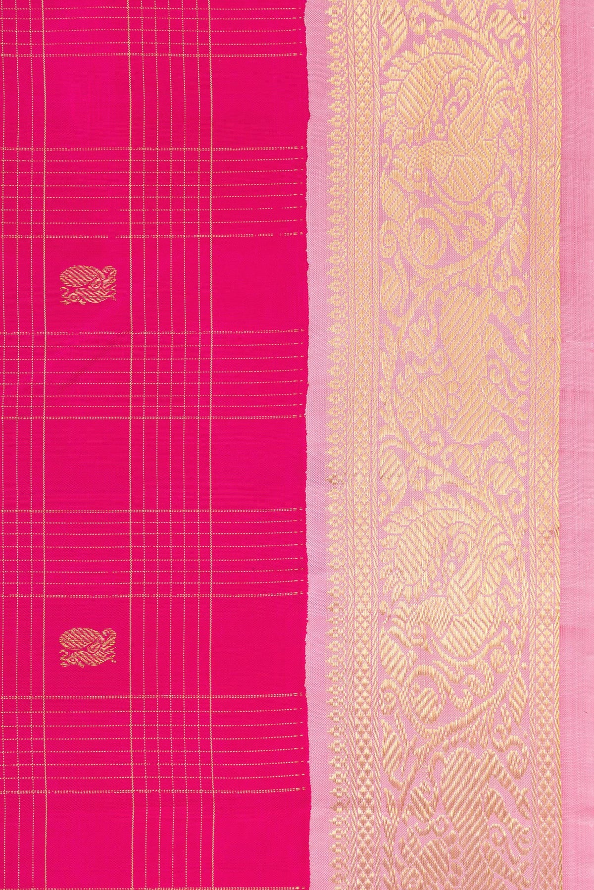 Border image of Dark Pink Dual Tone Kanchipuram Silk Saree with Zari Butta on the body and Zari Border. 