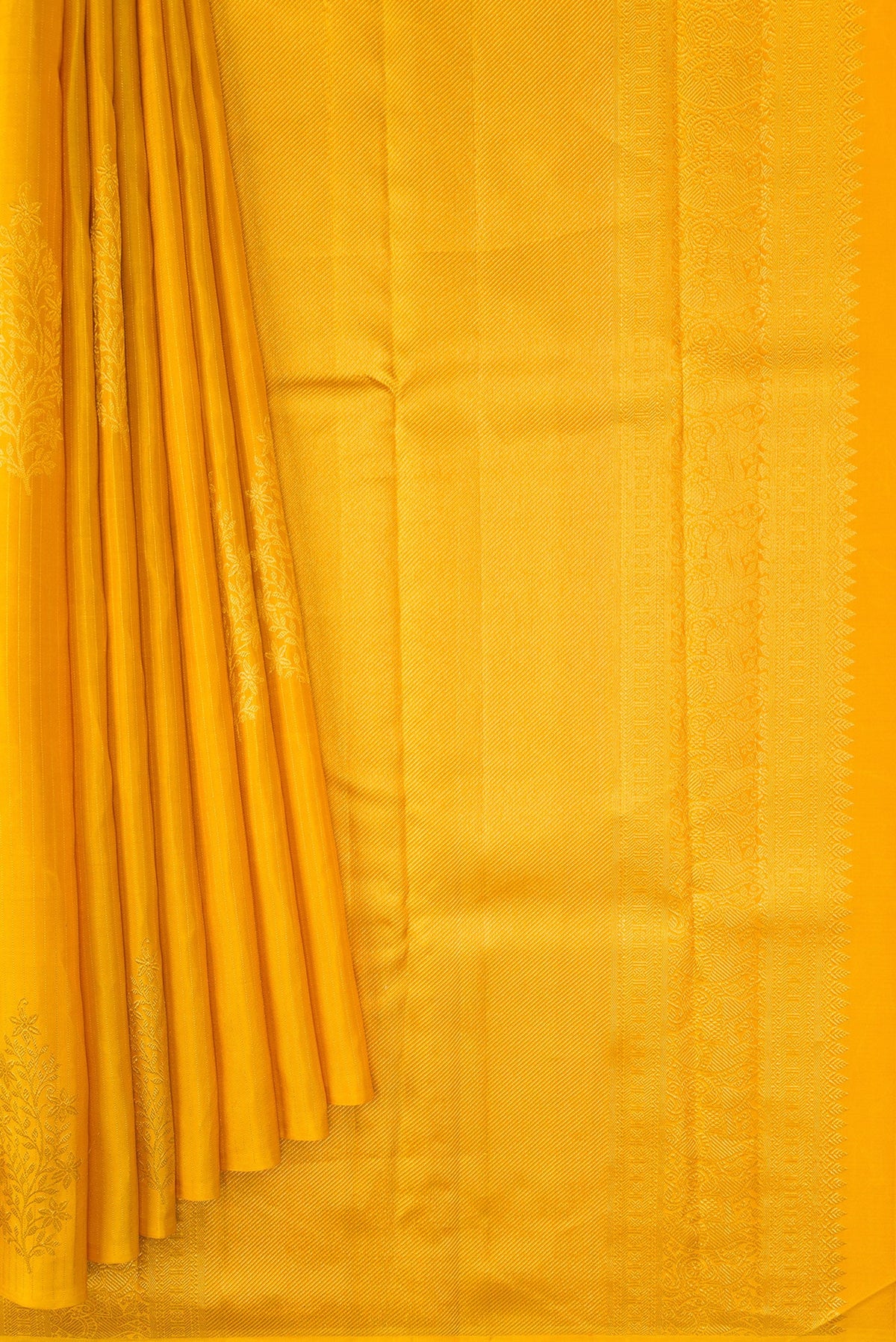 Pleats and pallu of Yellow Dual Tone Kanjivaram Silk Saree with Stripes on the body and Without Border. 