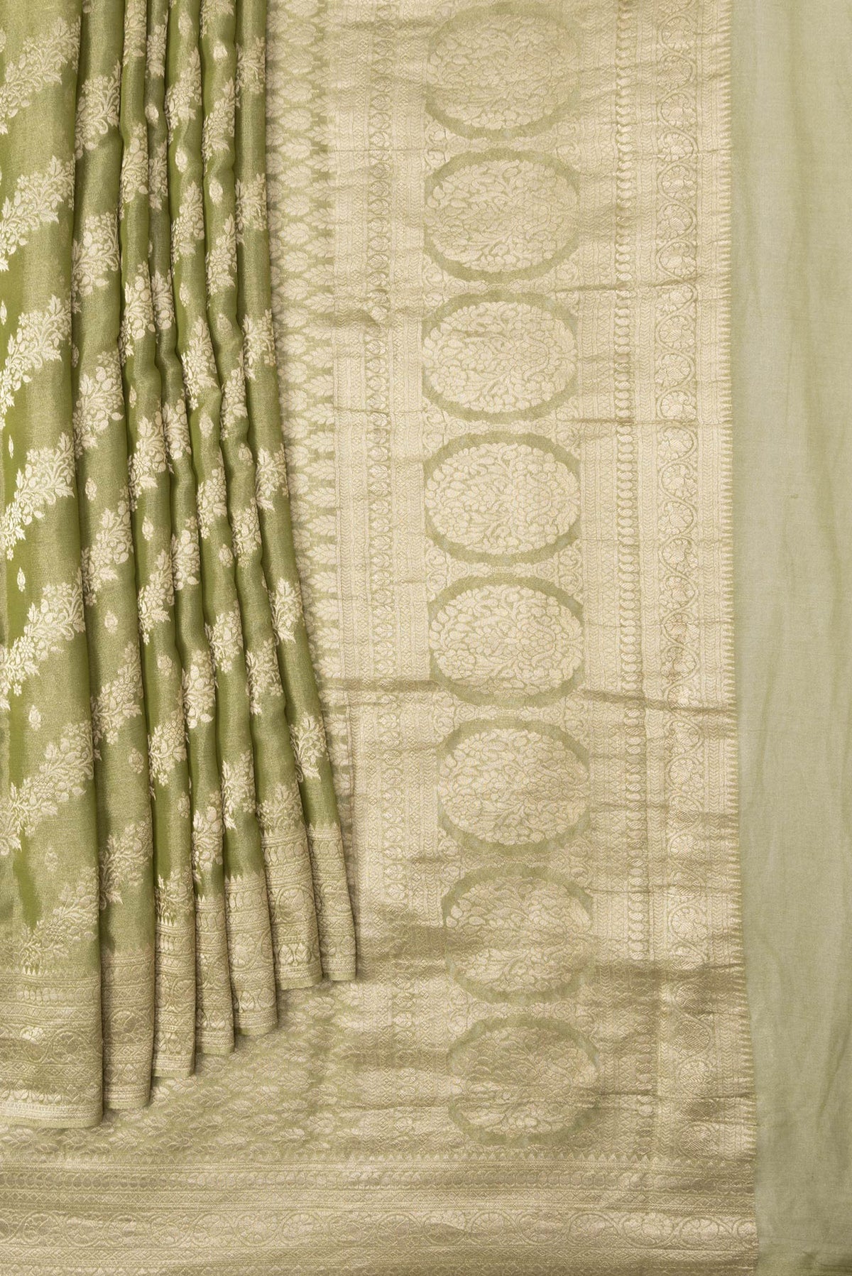 Pleats and pallu of Mehandi Green Dual Tone Mysore Georgette Saree with Zari Brocade on the body and Zari Border. 
