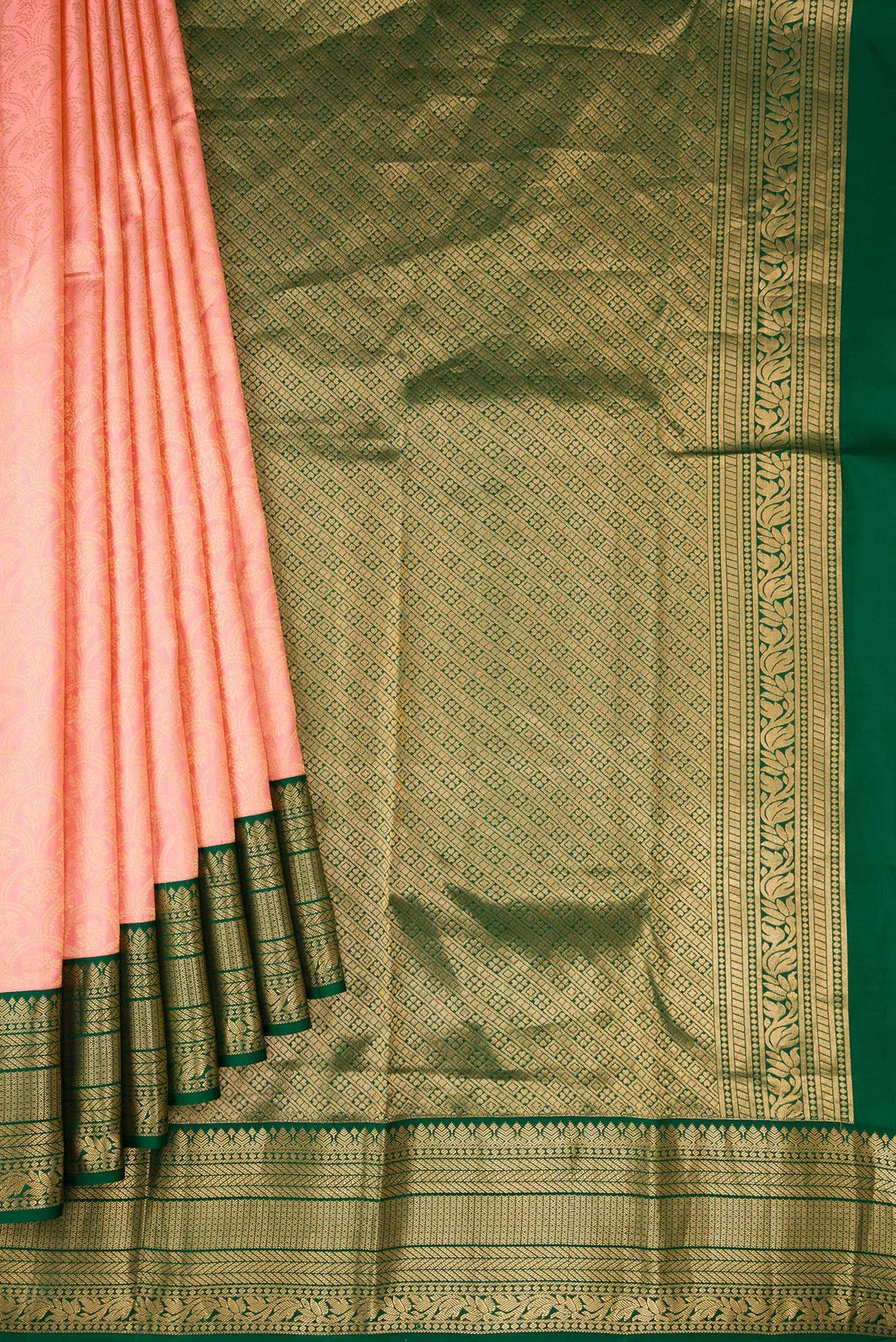 Pleats and pallu of Peach Dual Tone Kanjivaram Silk Saree with Zari Brocade on the body and Zari Border. 