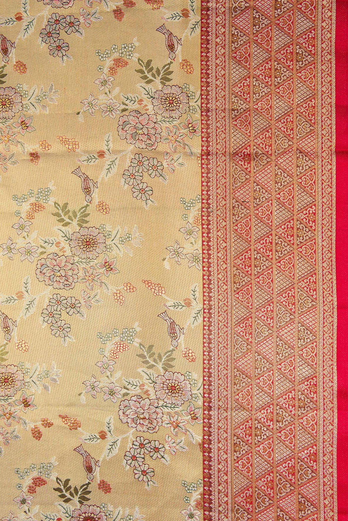 Border image of Gold Dual Tone Kanchipuram Tissue Silk Saree with Zari Brocade on the body and Zari Border. 