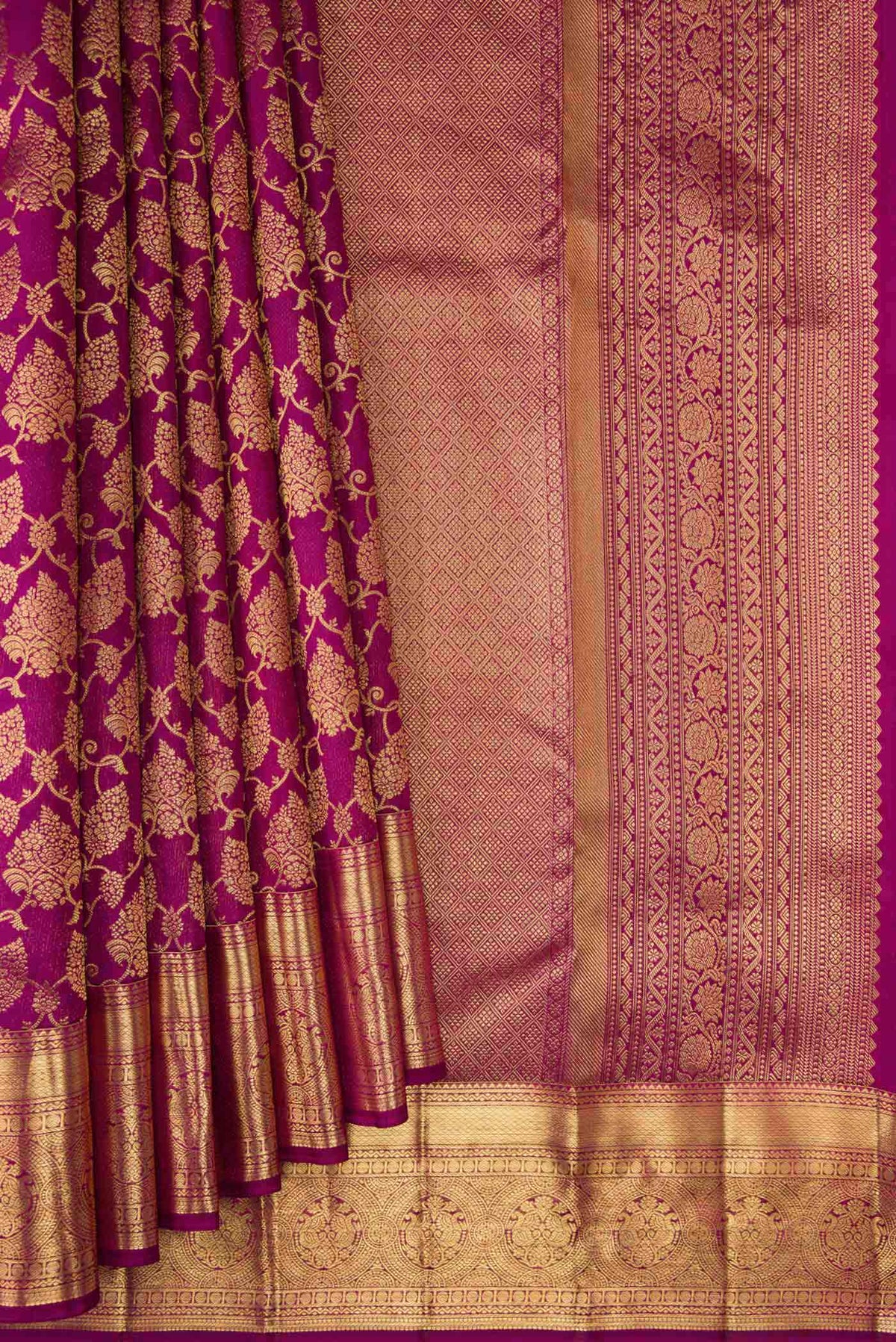 Pleats and pallu of Magenta Dual Tone Kanchipuram Silk Saree with Zari Brocade on the body and Zari Border. 