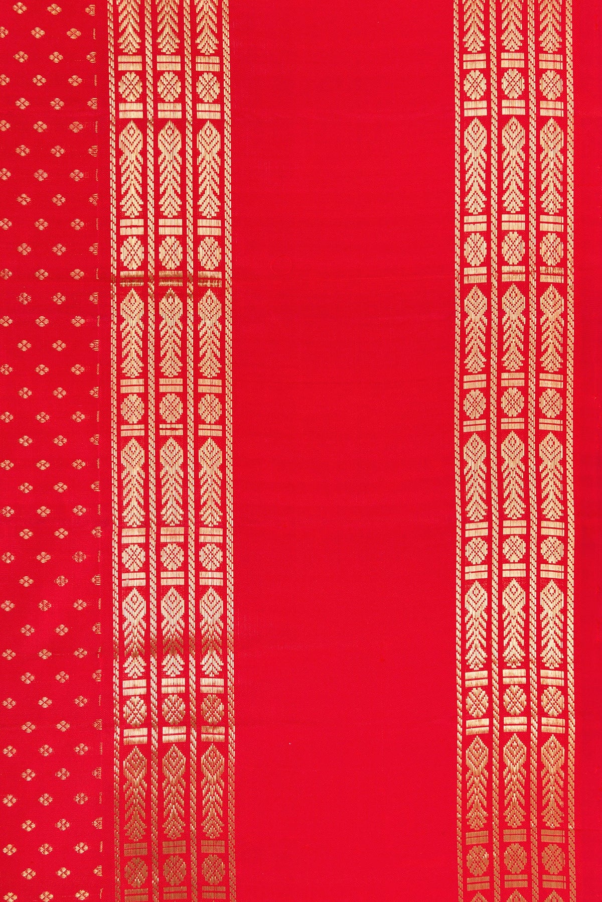 Border image of Pure Silk Pure Zari Red Dual Tone Kanjivaram Saree with Zari Butta on the body and Zari Border. 