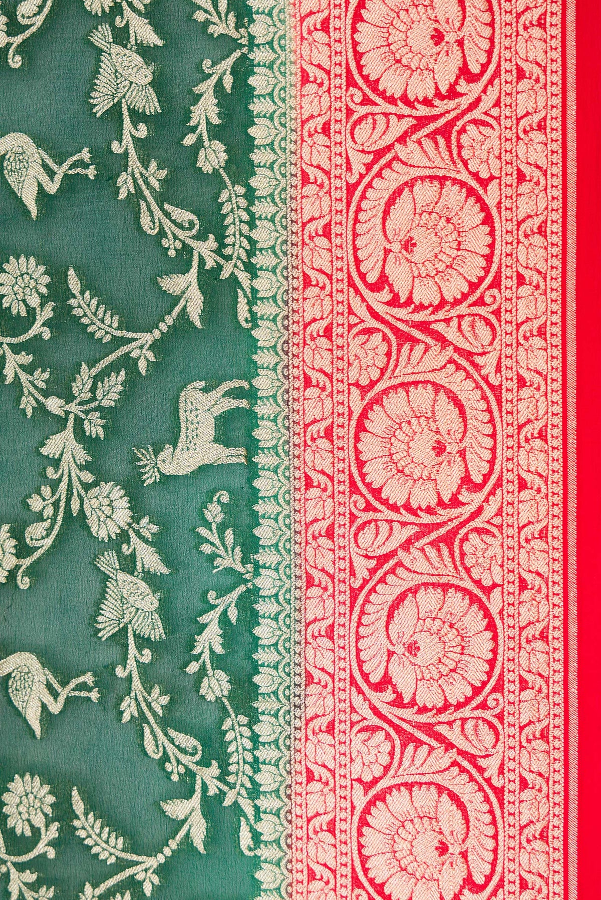 Border image of Bottle Green Dual Tone Mysore Georgette Saree with Zari Brocade on the body and Zari Border. 