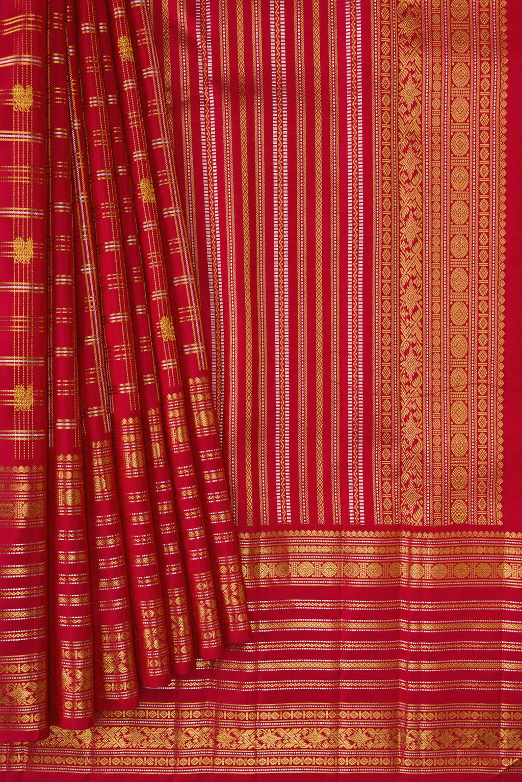 Pleats and pallu of Red Kanjivaram Silk Saree with Checked design on the body and Zari Border. 