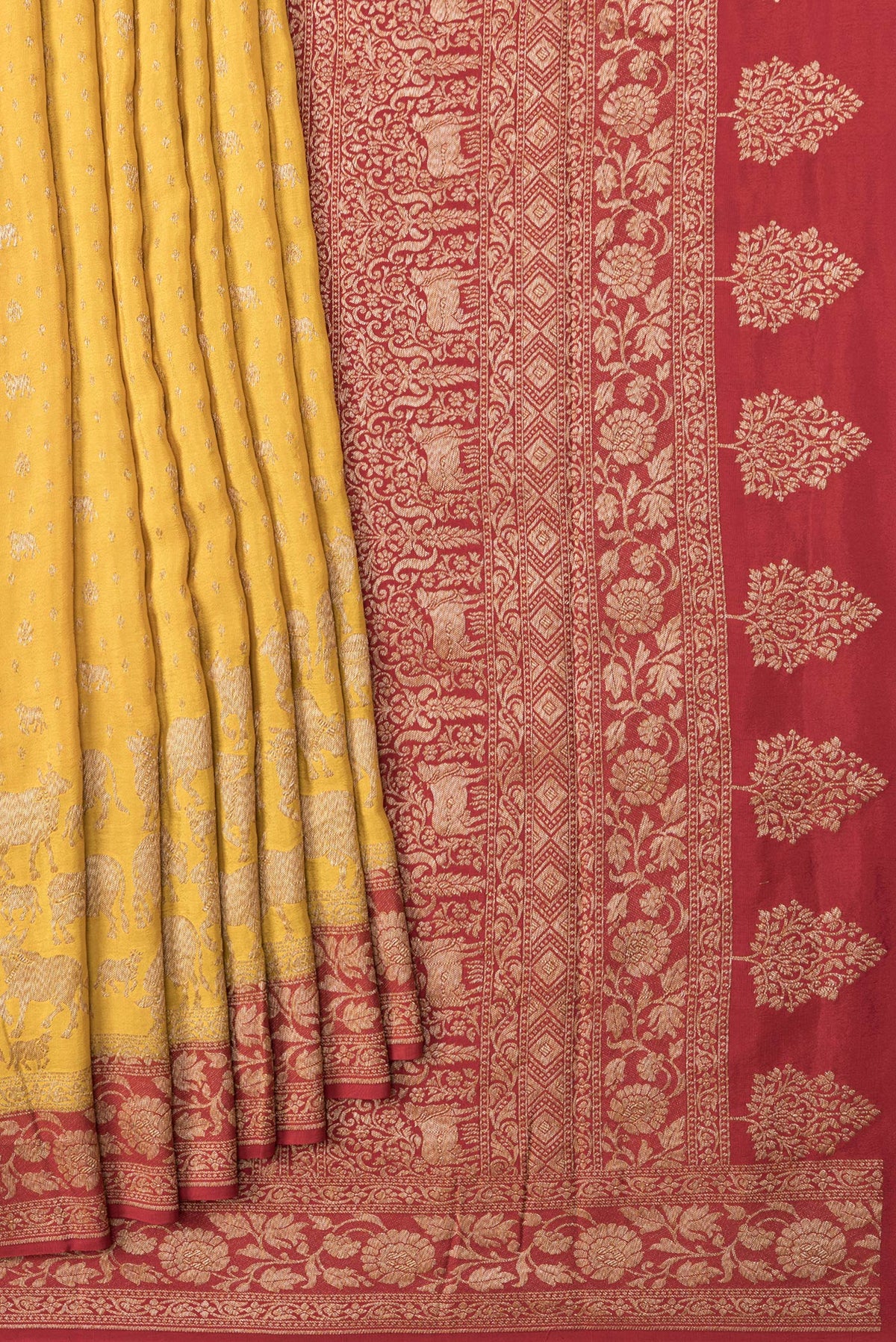 Pleats and pallu of Yellow Dual Tone Banarasi Georgette Saree with Zari Brocade on the body and Zari Border. 