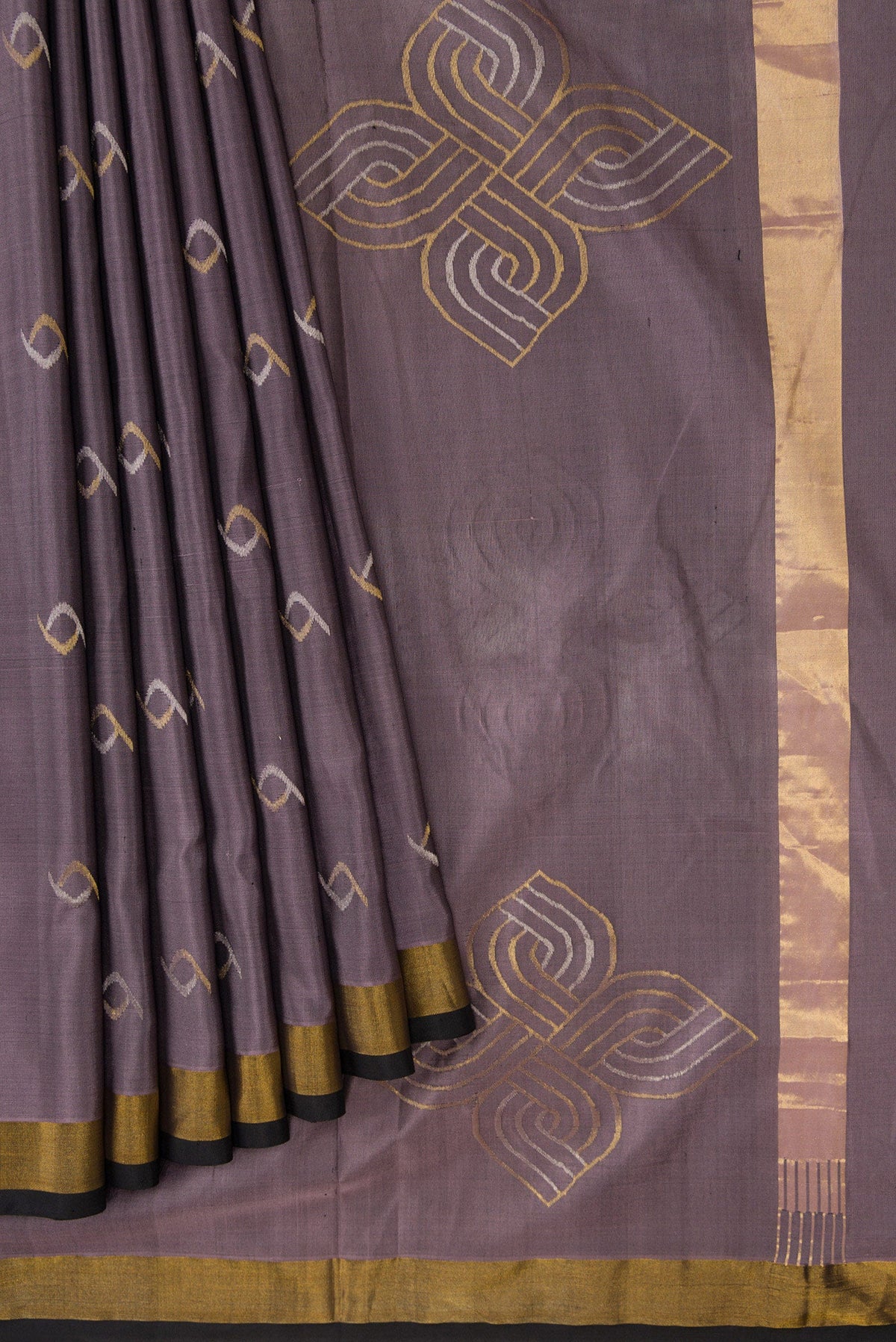 Pleats and pallu of Lavender Dual Tone Soft Silk Saree with Zari Butta on the body and Zari Border. 