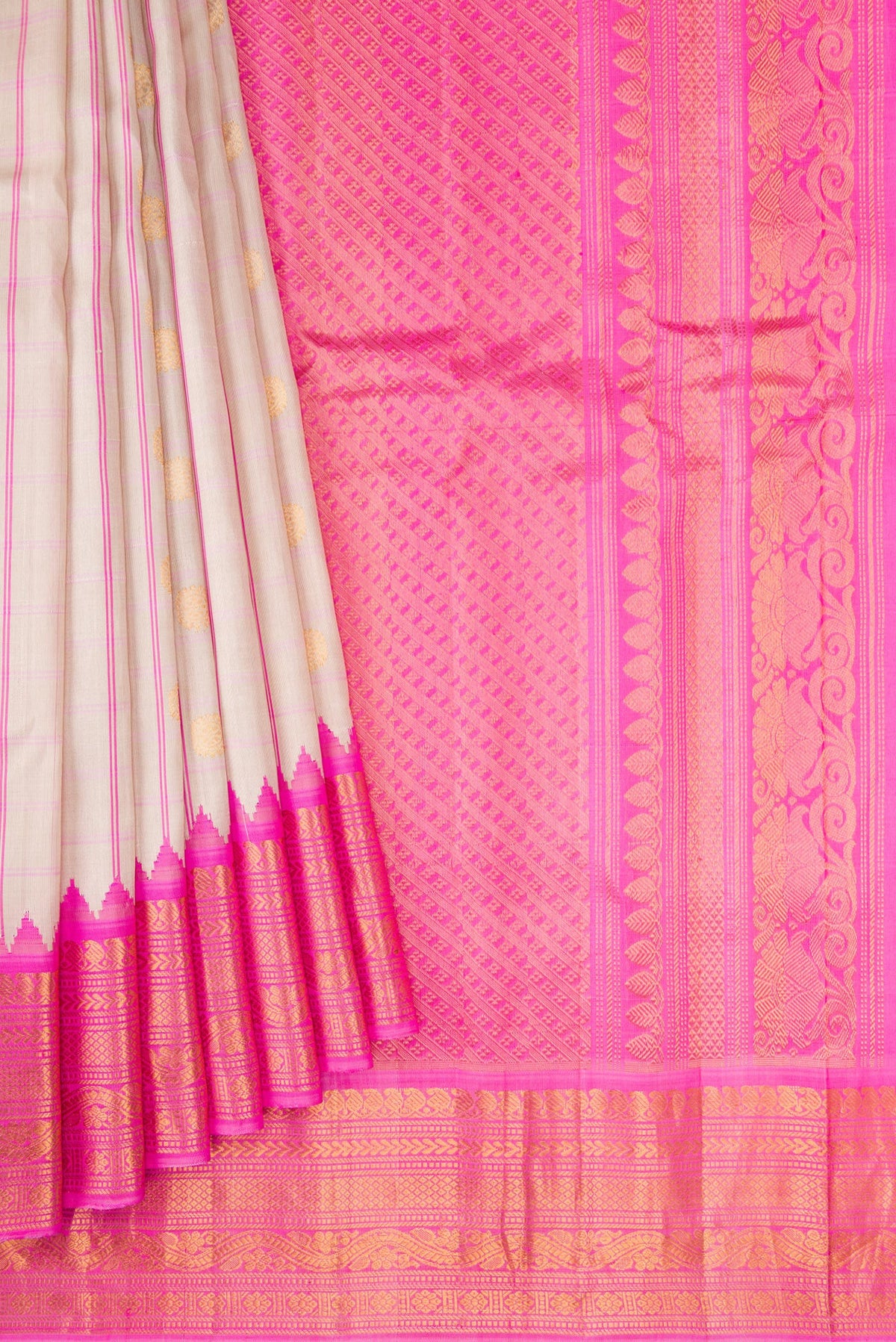 Pleats and pallu of Beige Dual Tone Gadwal Silk Saree with Checked design on the body and Zari Border. 