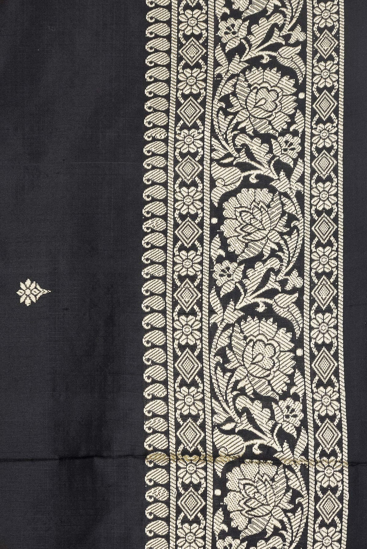 Border image of Black Dual Tone Banarasi Silk Saree with Thread Butta on the body and Thread Border. 