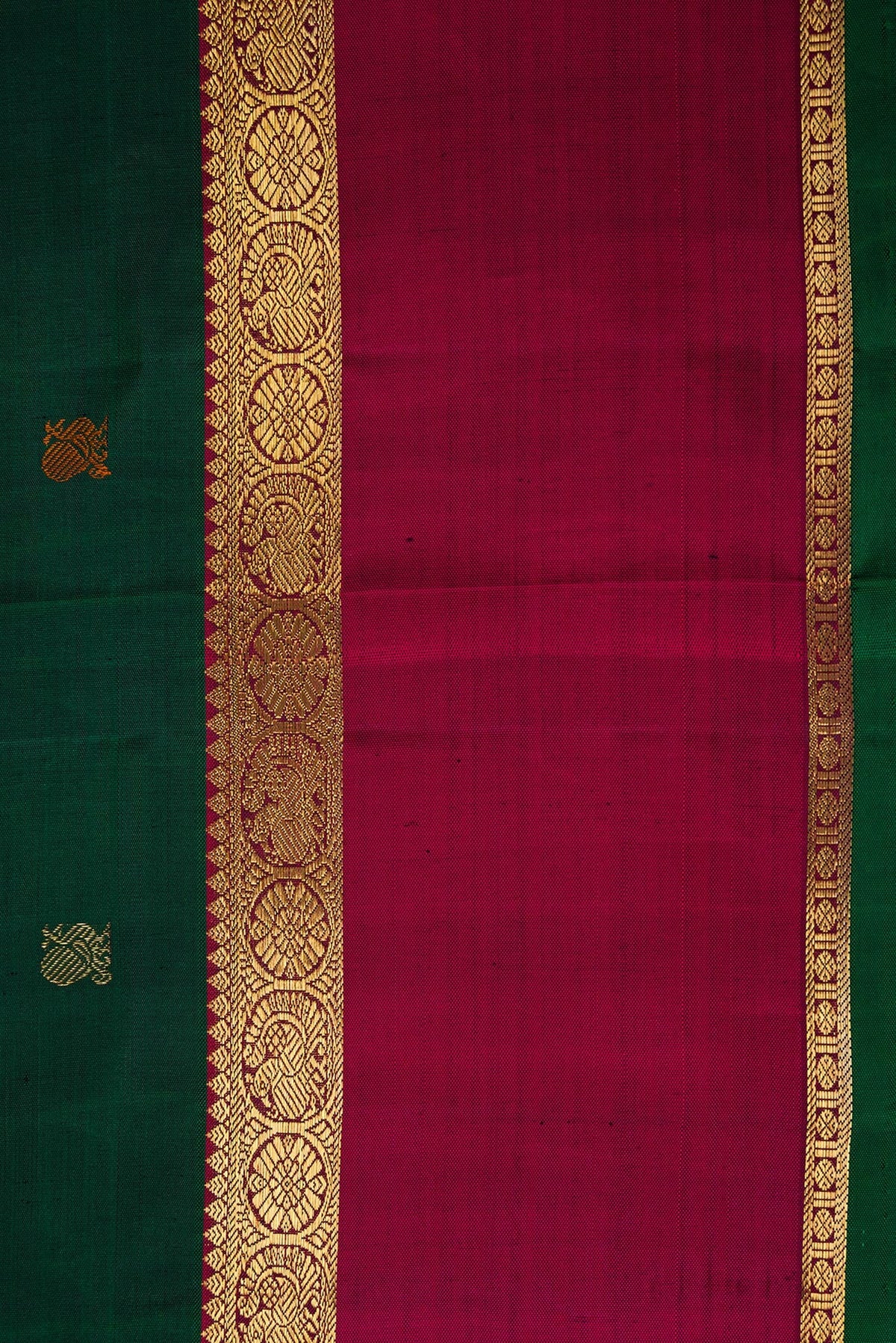 Border image of Pure Silk Pure Zari Bottle Green Dual Tone Kanchipuram Saree with Zari And Thread Butta on the body and Zari Border. 