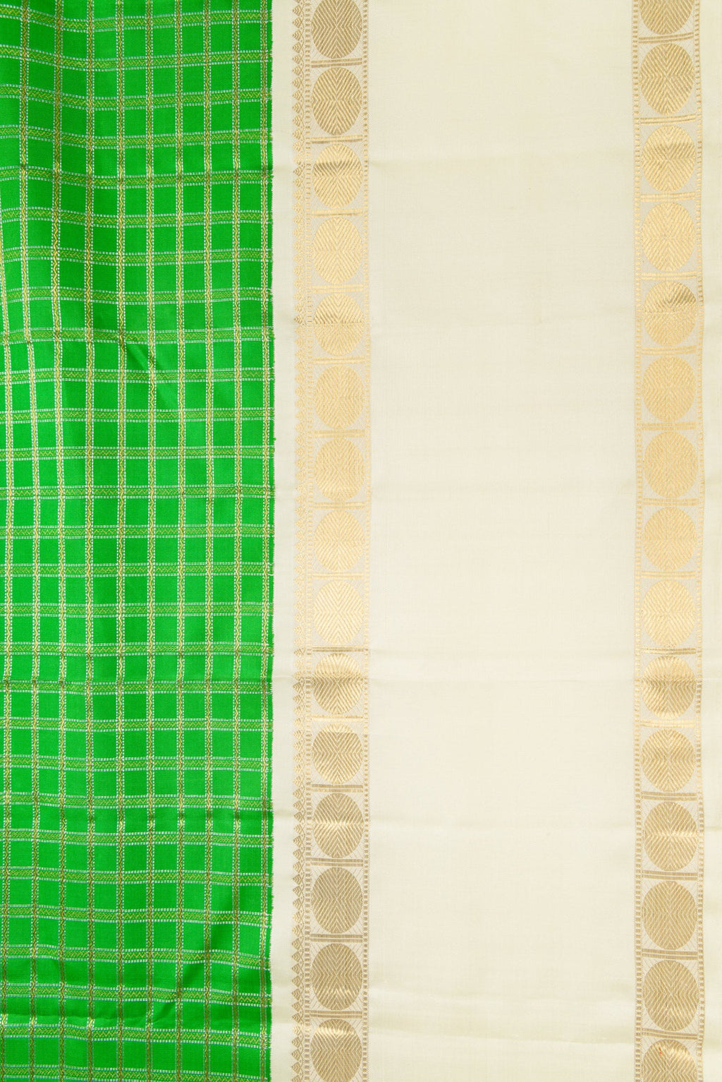 Border image of Pure Silk Pure Zari Parrot Green Dual Tone Kanjivaram Saree with Checked design on the body and Zari Border. 