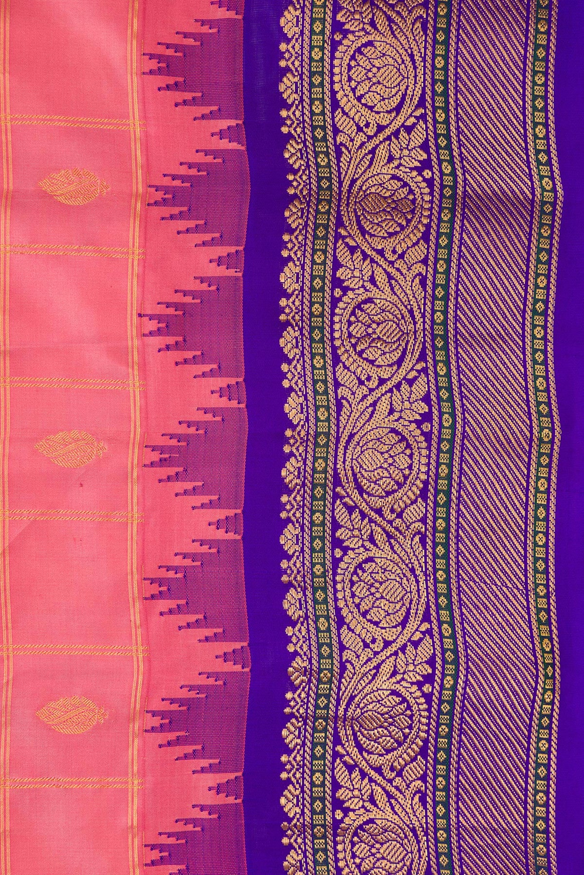 Border image of Rose Gold Dual Tone Gadwal Silk Saree with Checked design on the body and Zari Border. 