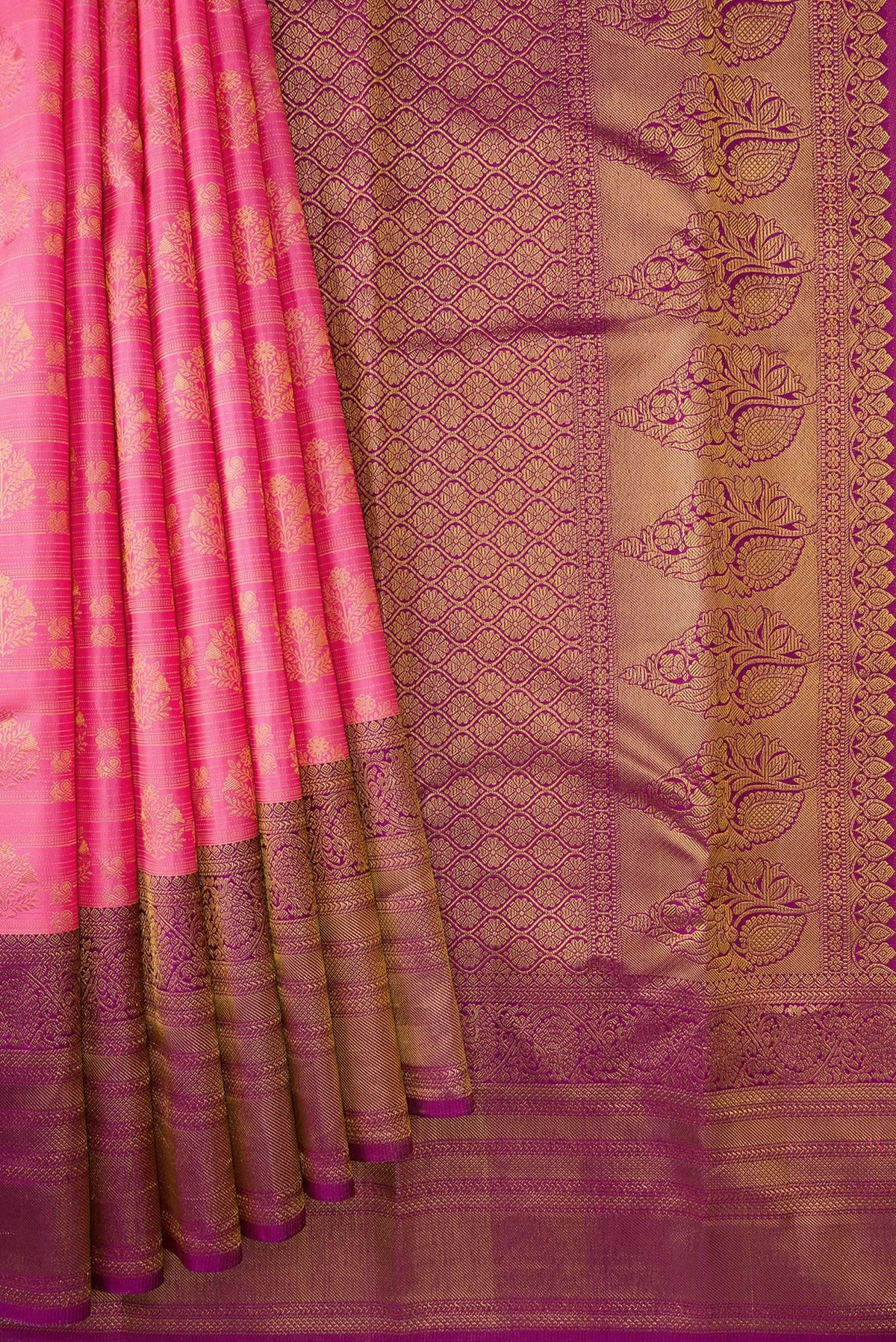 Pleats and pallu of Pink Dual Tone Kanchipuram Silk Saree with Zari Brocade on the body and Zari Border. 