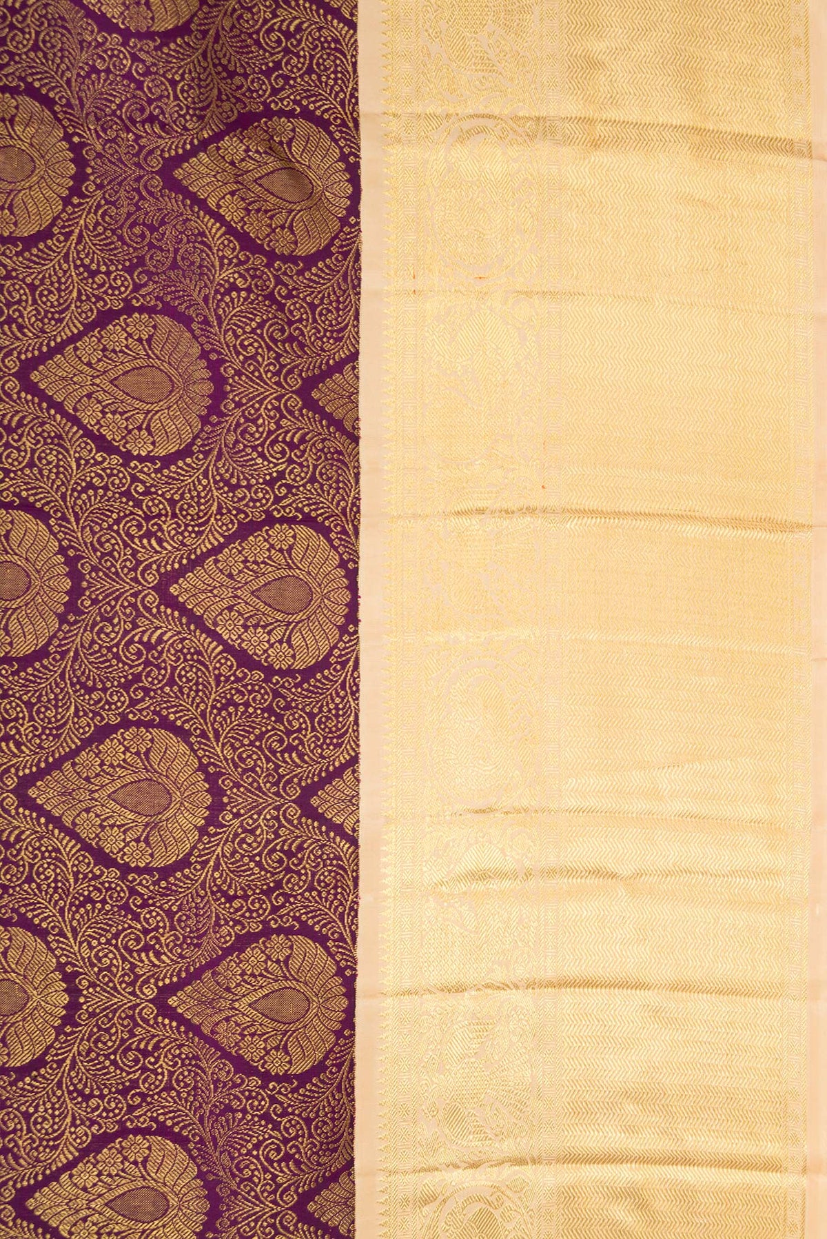 Border image of Pure Silk Pure Zari Purple Dual Tone Kanjivaram Saree with Zari Brocade on the body and Zari Border. 
