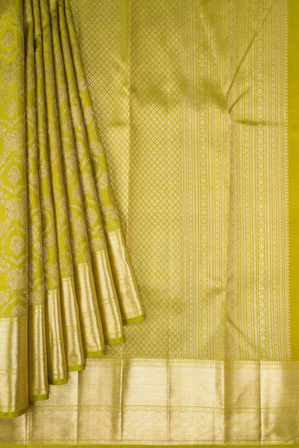 Pleats and pallu of Mehandi Green Dual Tone Kanchipuram Silk Saree with Zari Brocade on the body and Zari Border. 